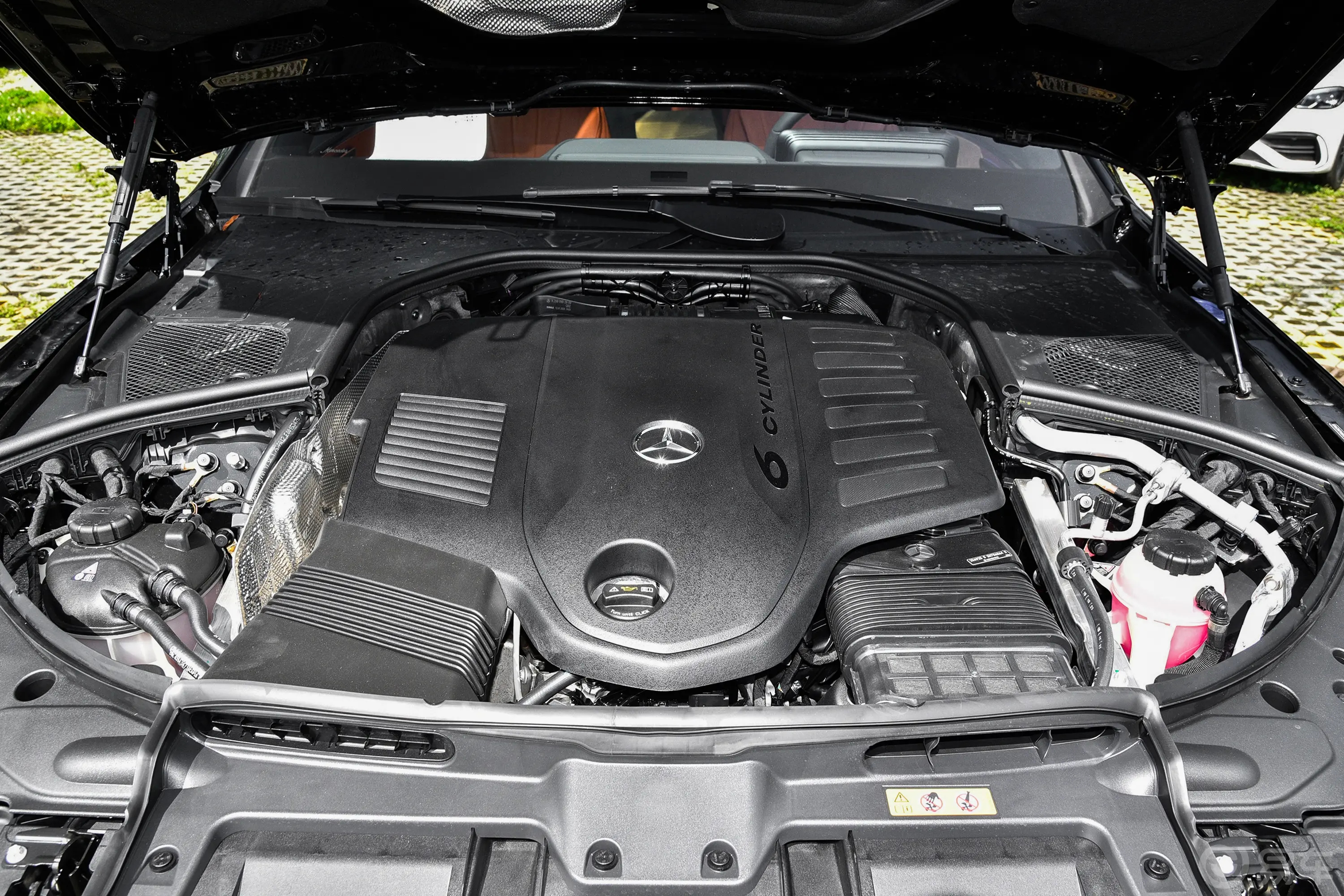 奔驰S级改款 S 400 L 豪华型发动机特写