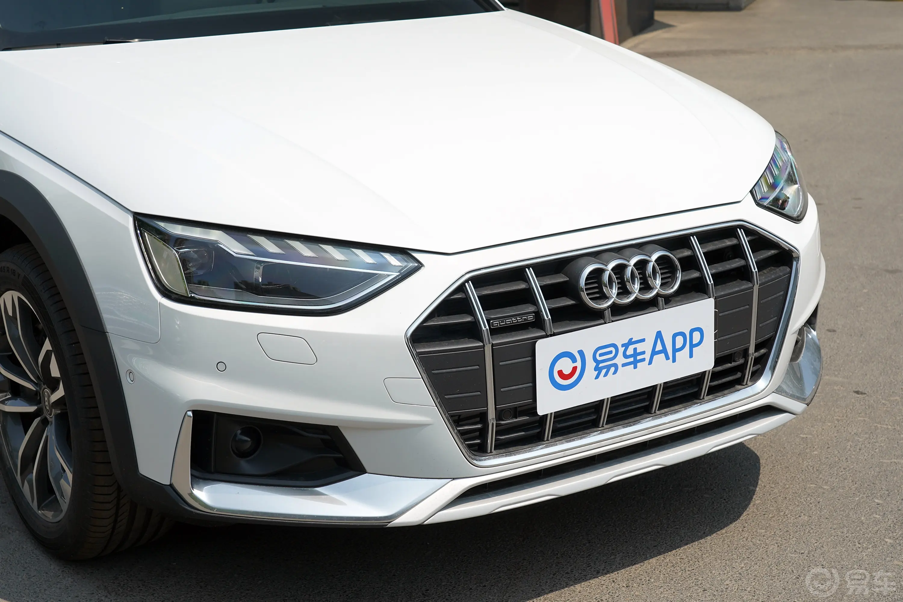 奥迪A4(进口)allroad quattro前格栅侧俯拍