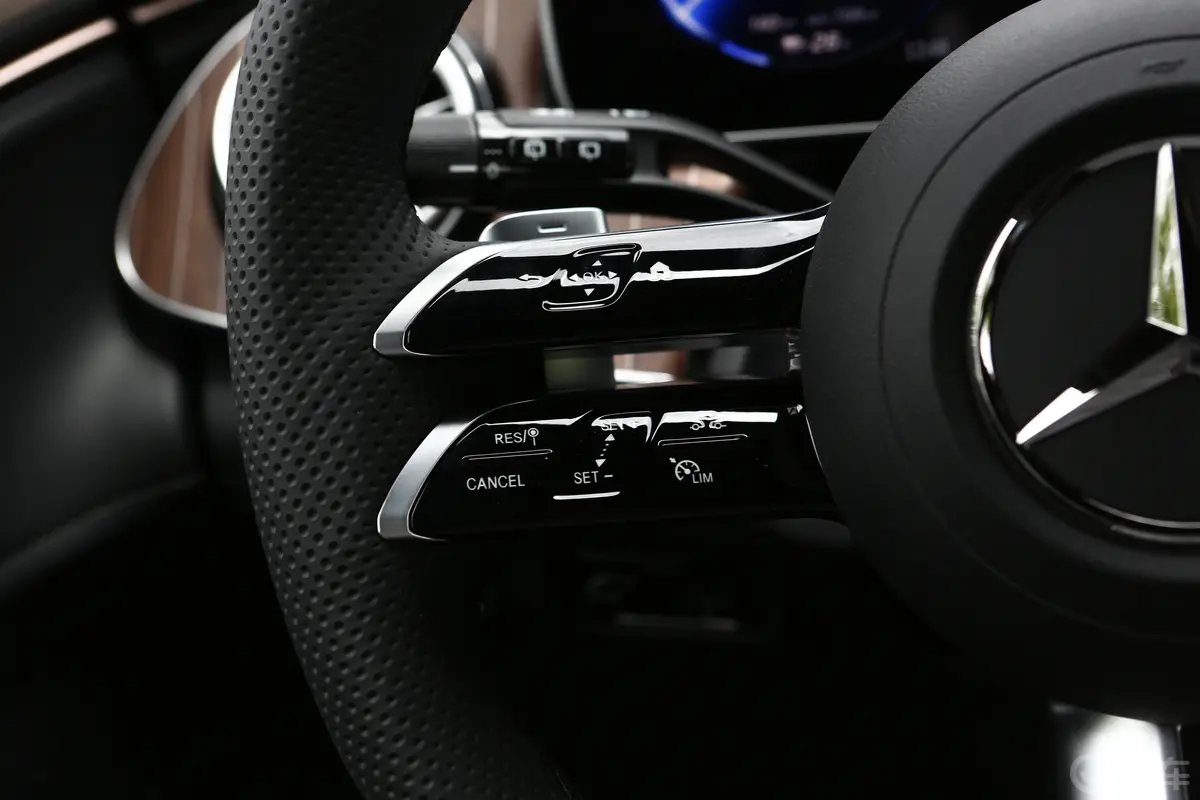 奔驰EQE SUV500 4MATIC 先锋版左侧方向盘功能按键