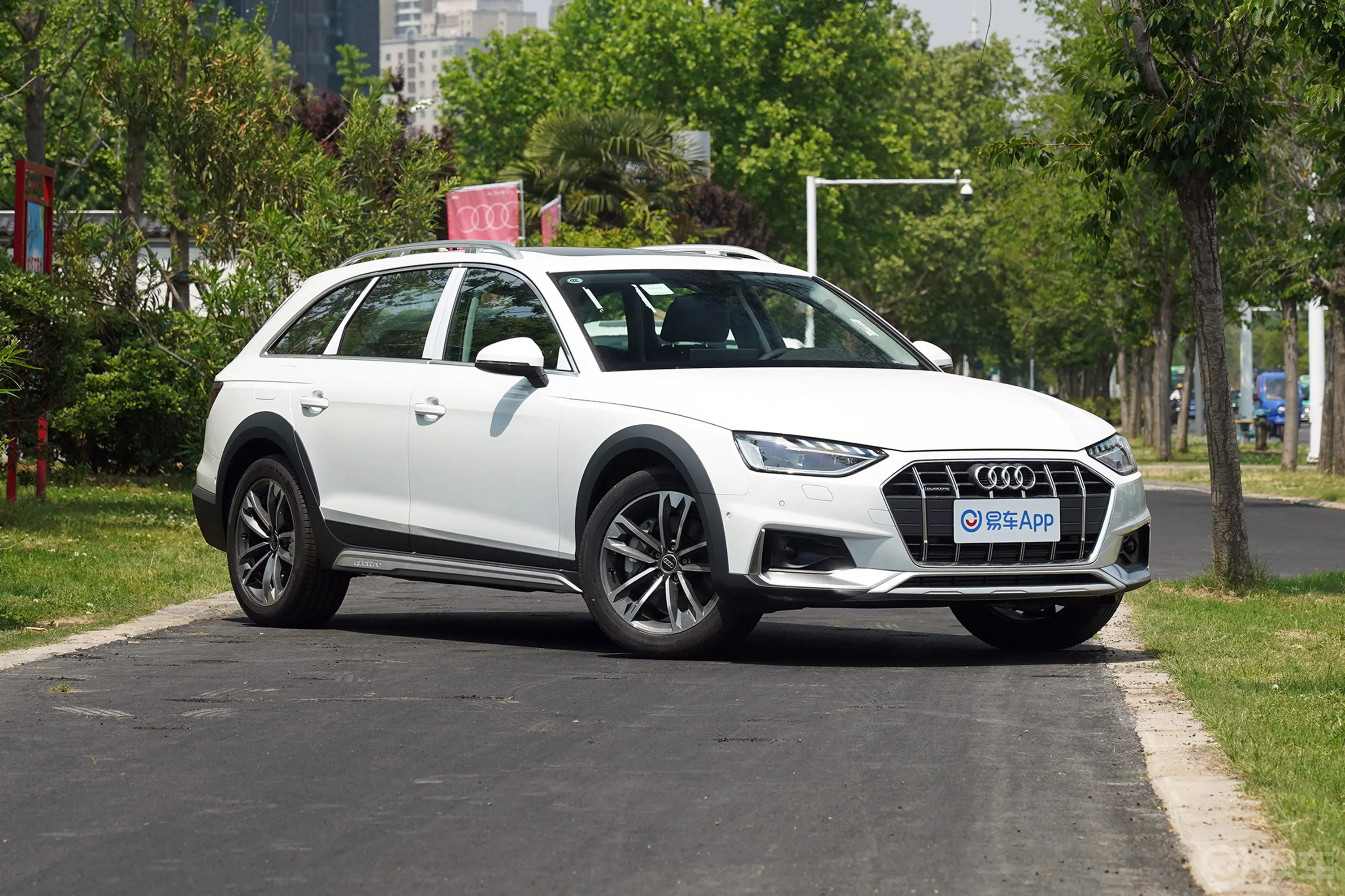 奥迪A4(进口)allroad quattro侧前45度车头向右水平