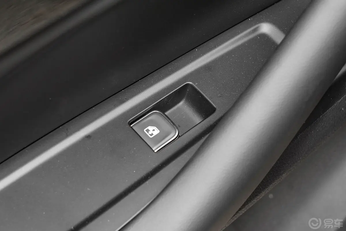 奔腾B70改款 第四代 2.0T 自动领御型后车窗调节
