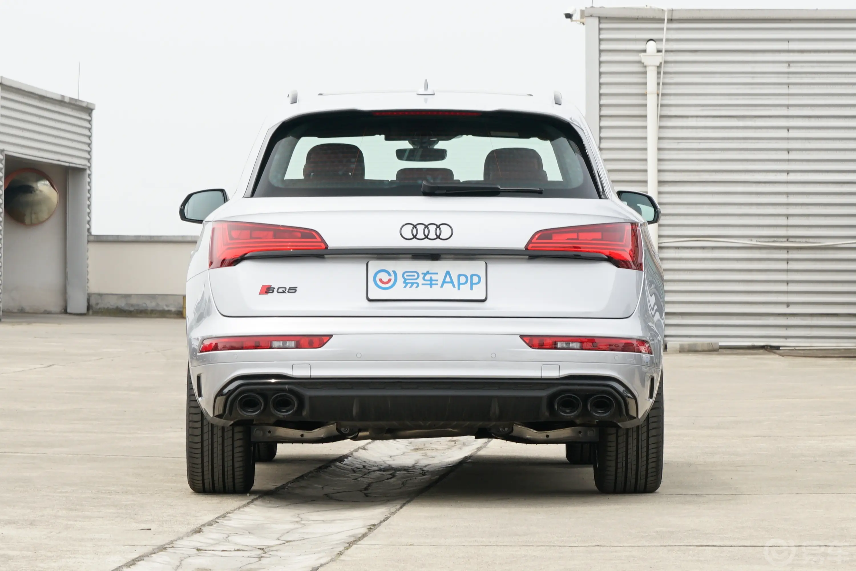 奥迪SQ53.0T quattro正后水平