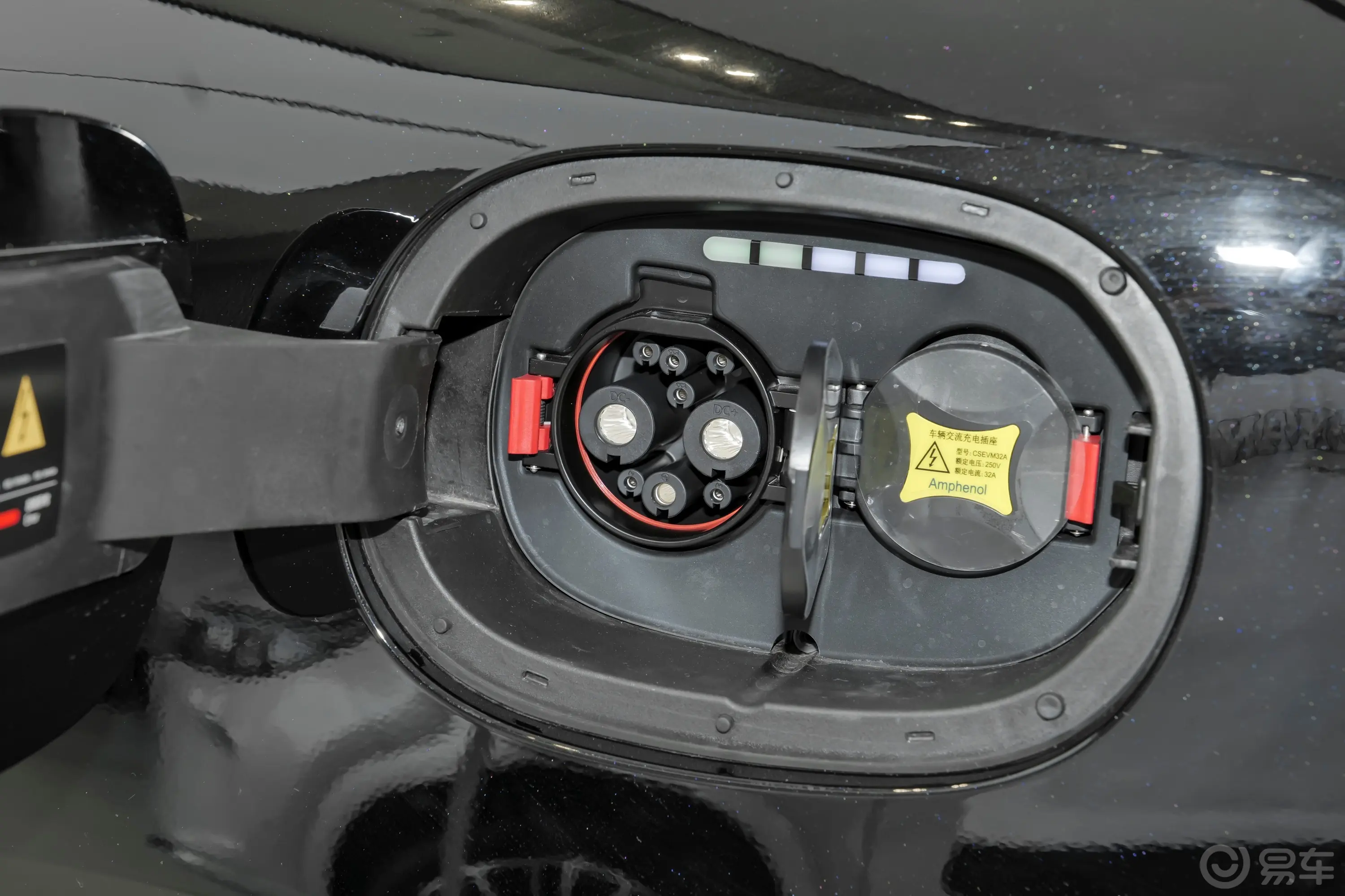 问界M5增程版 230km Max RS 四驱高阶智驾版快充充电口