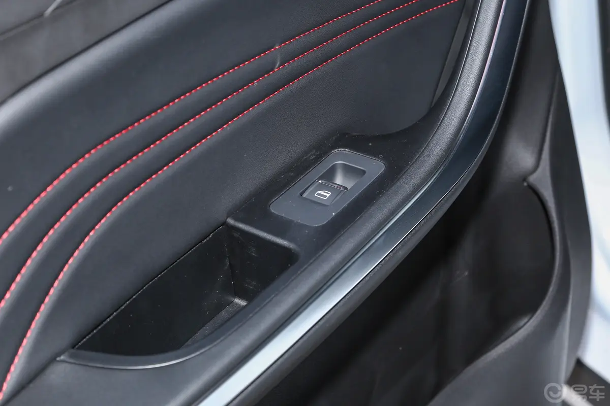 瑞虎3x惠民版 1.5L 手动时尚型后车窗调节