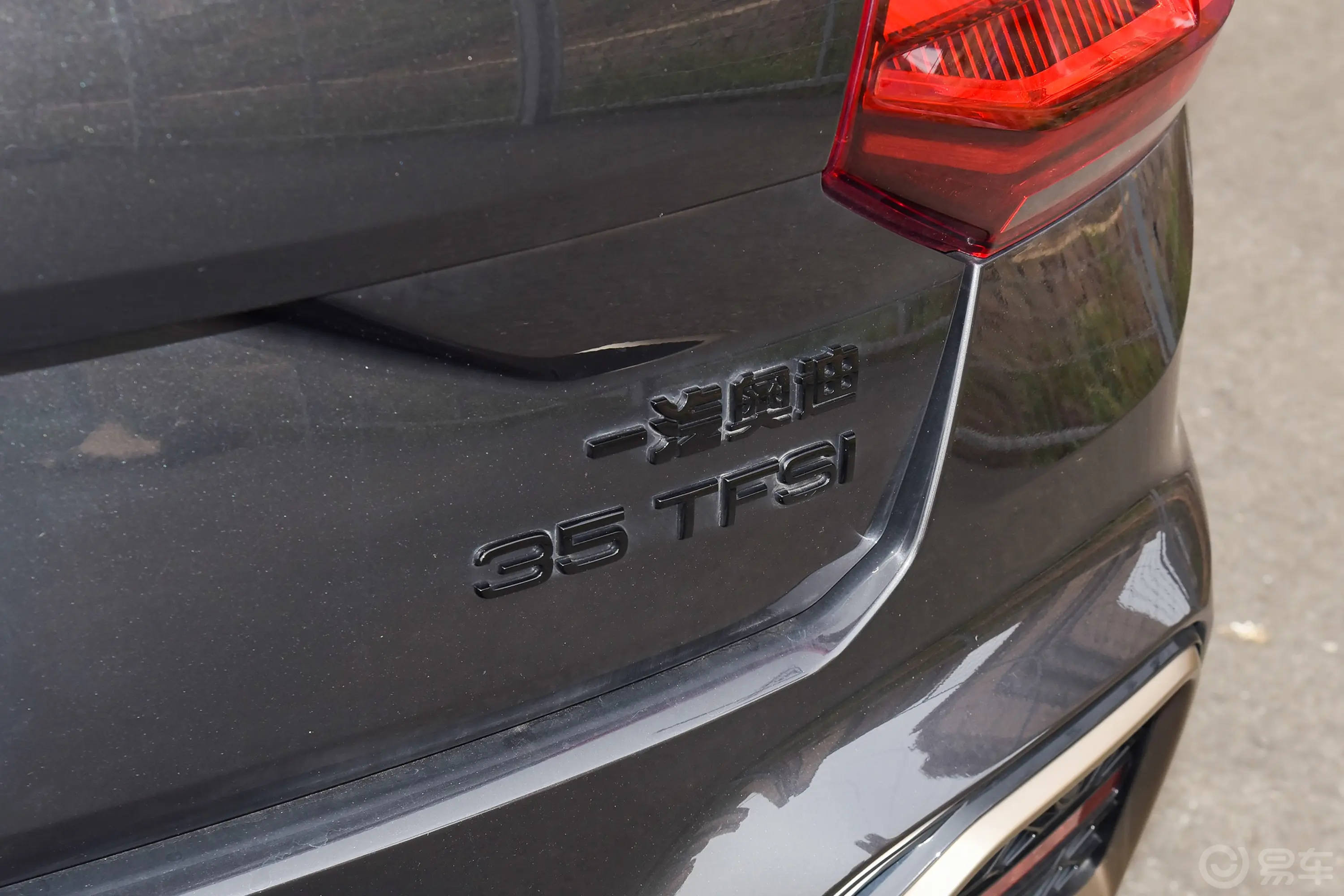 奥迪Q2L35 TFSI RS套件燃速型外观细节