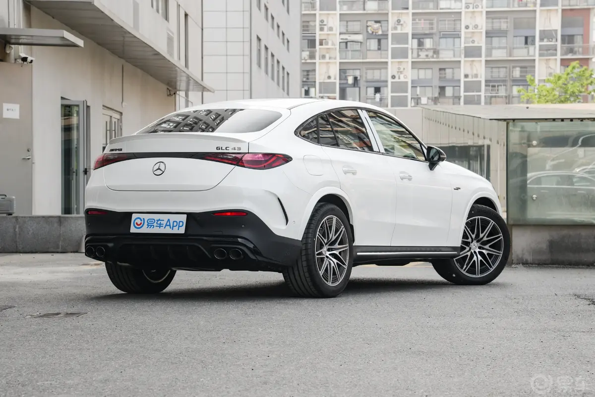 奔驰GLC轿跑 AMGAMG GLC 43 4MATIC 轿跑SUV侧后45度车头向右水平