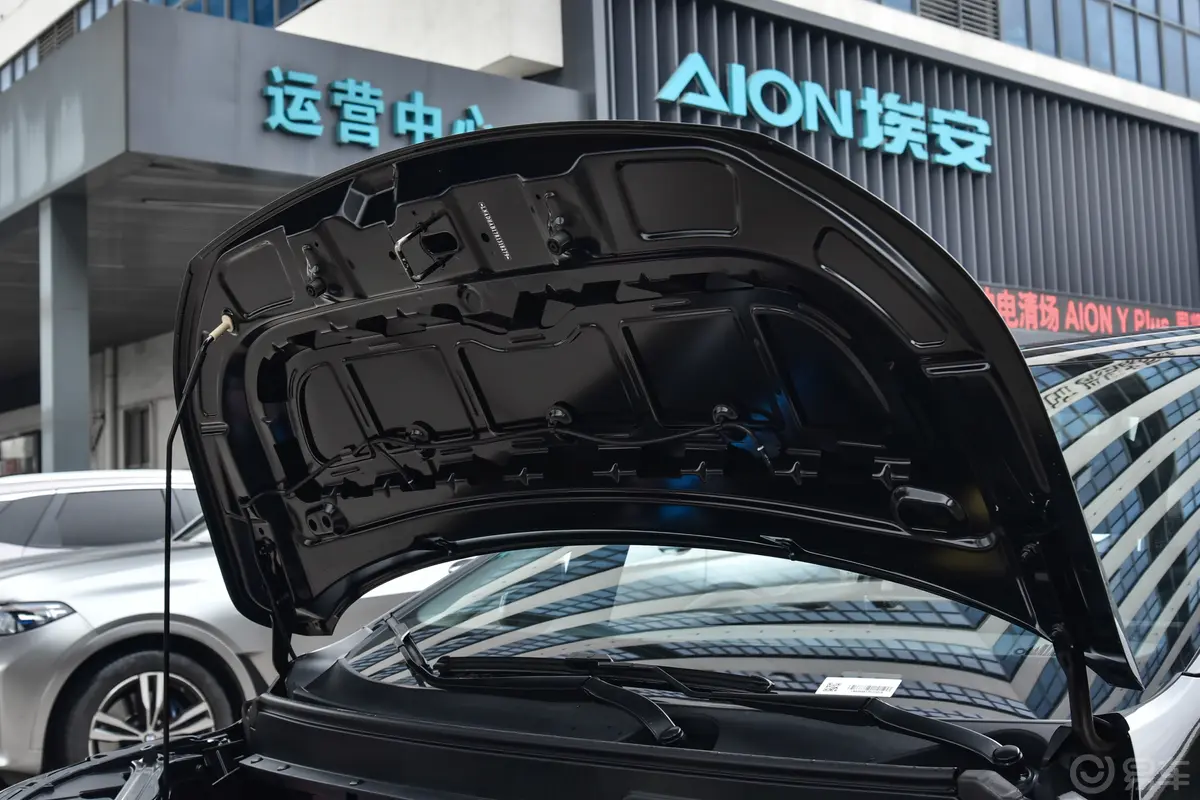 AION YPlus 510km 510 乐享版 磷酸铁锂发动机舱盖内侧