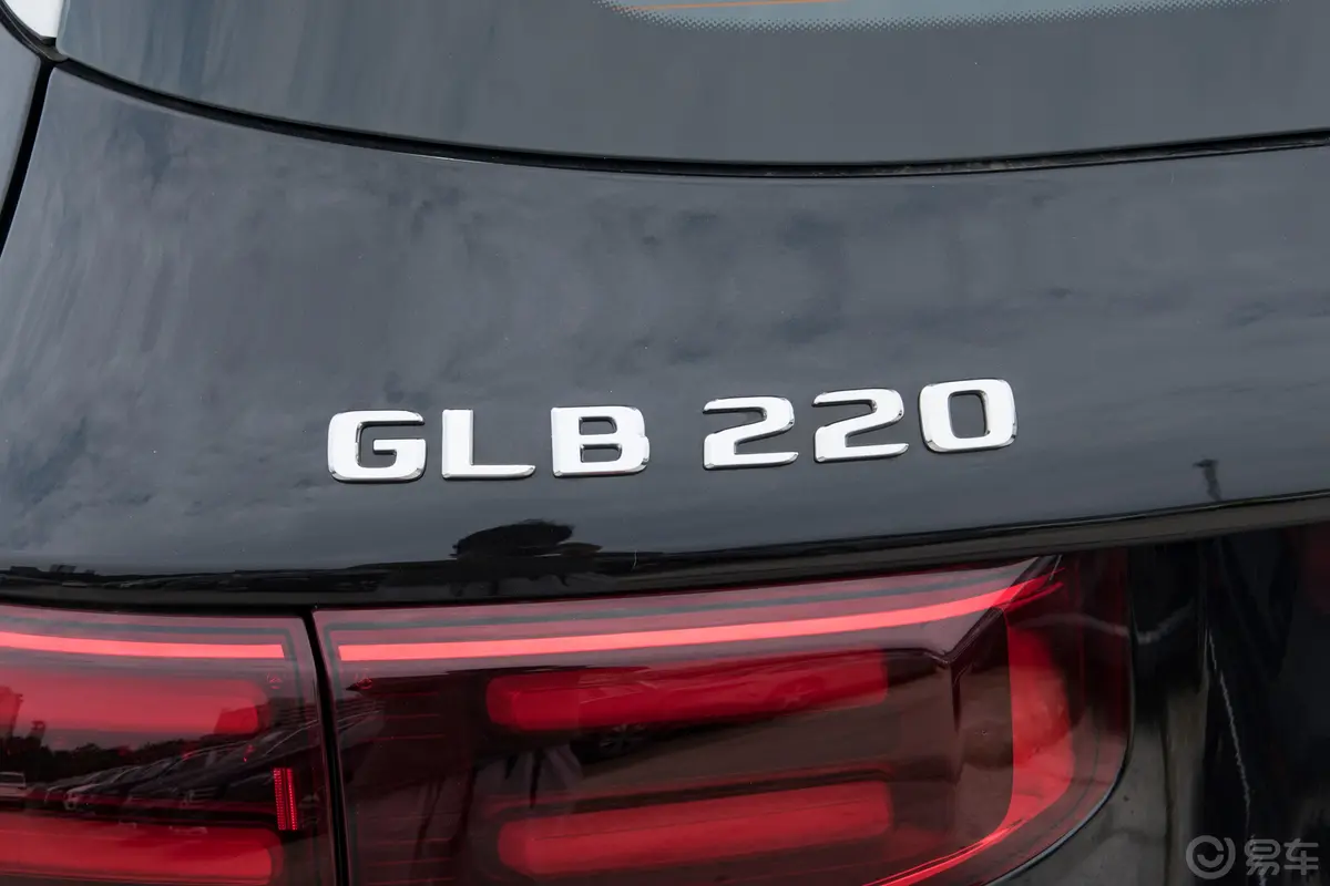 奔驰GLB改款 GLB 220 时尚型 7座外观细节