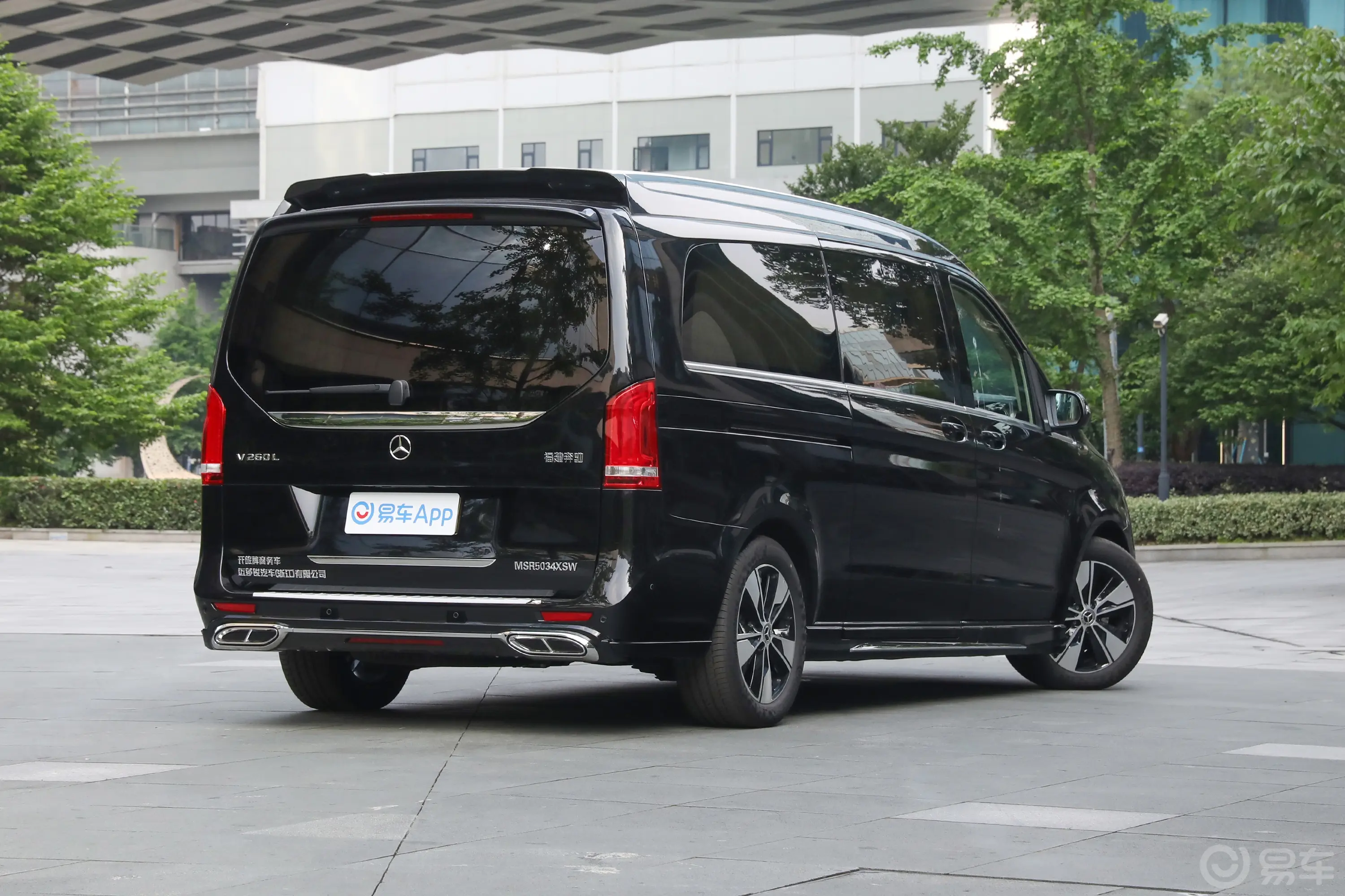 迈莎锐V级开旅 2.0T 皇家巴赫 汽油侧后45度车头向右水平