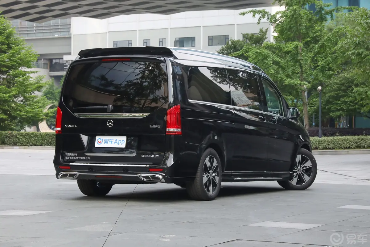 迈莎锐V级开旅 2.0T 皇家巴赫 汽油侧后45度车头向右水平