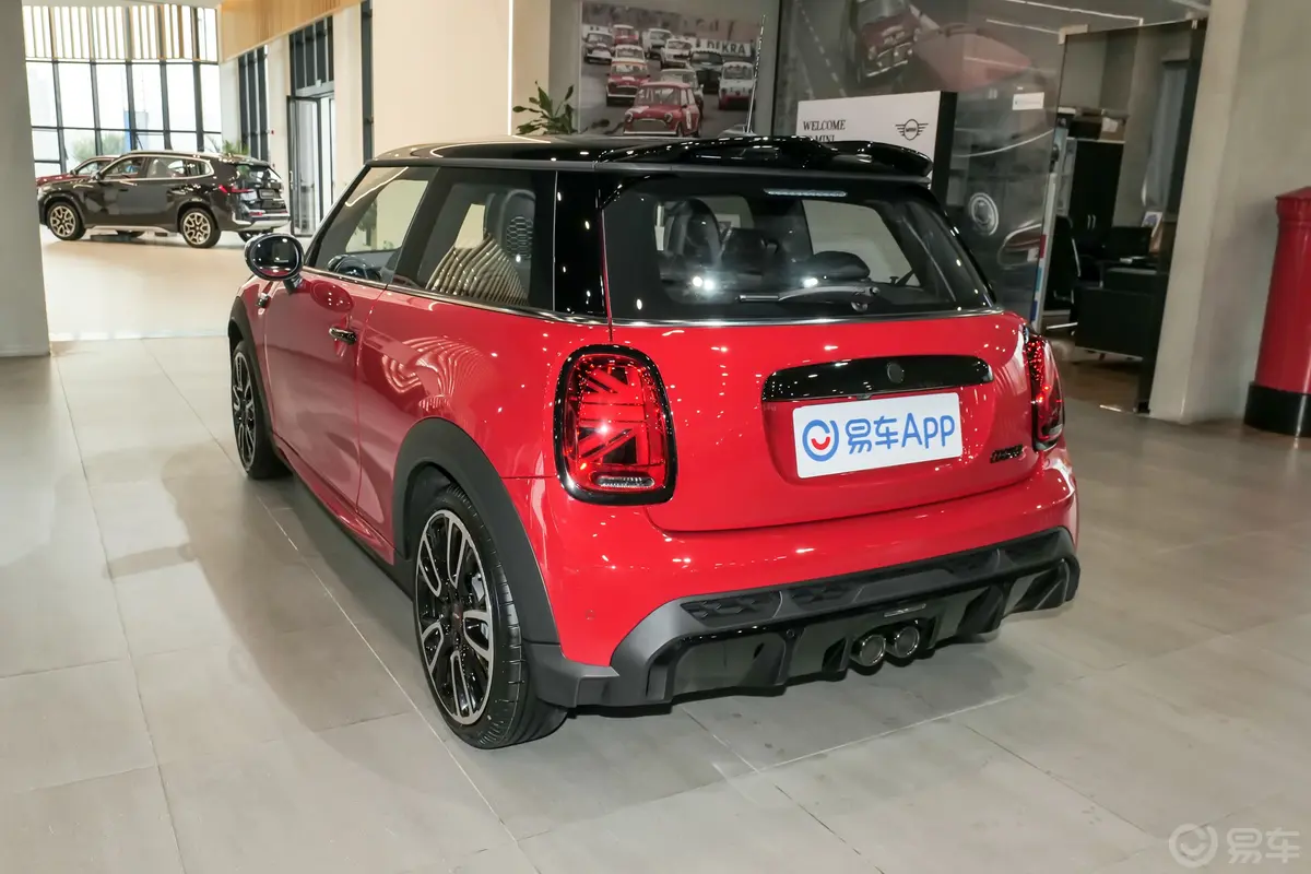 MINI改款 2.0T COOPER S 赛车手侧后45度车头向左水平