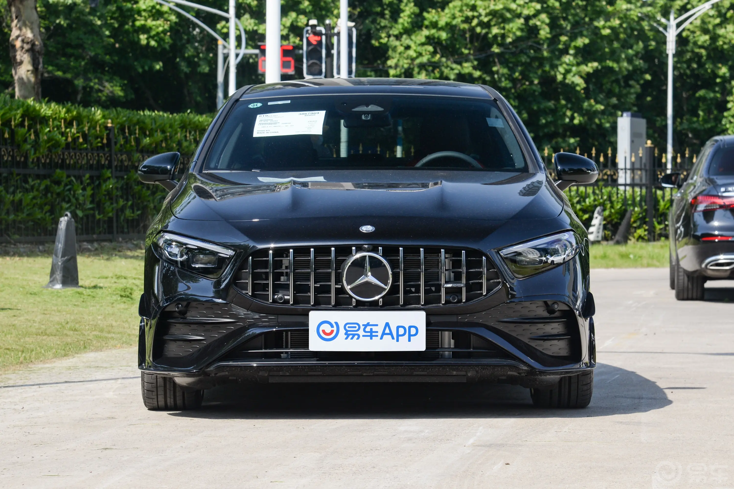 奔驰A级 AMG改款 AMG A 35 L 4MATIC正前水平