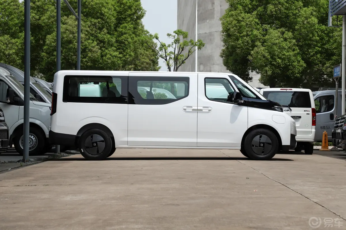 远程超级VAN340km 中轴低顶智富版 66kWh 6/7座正侧车头向右水平