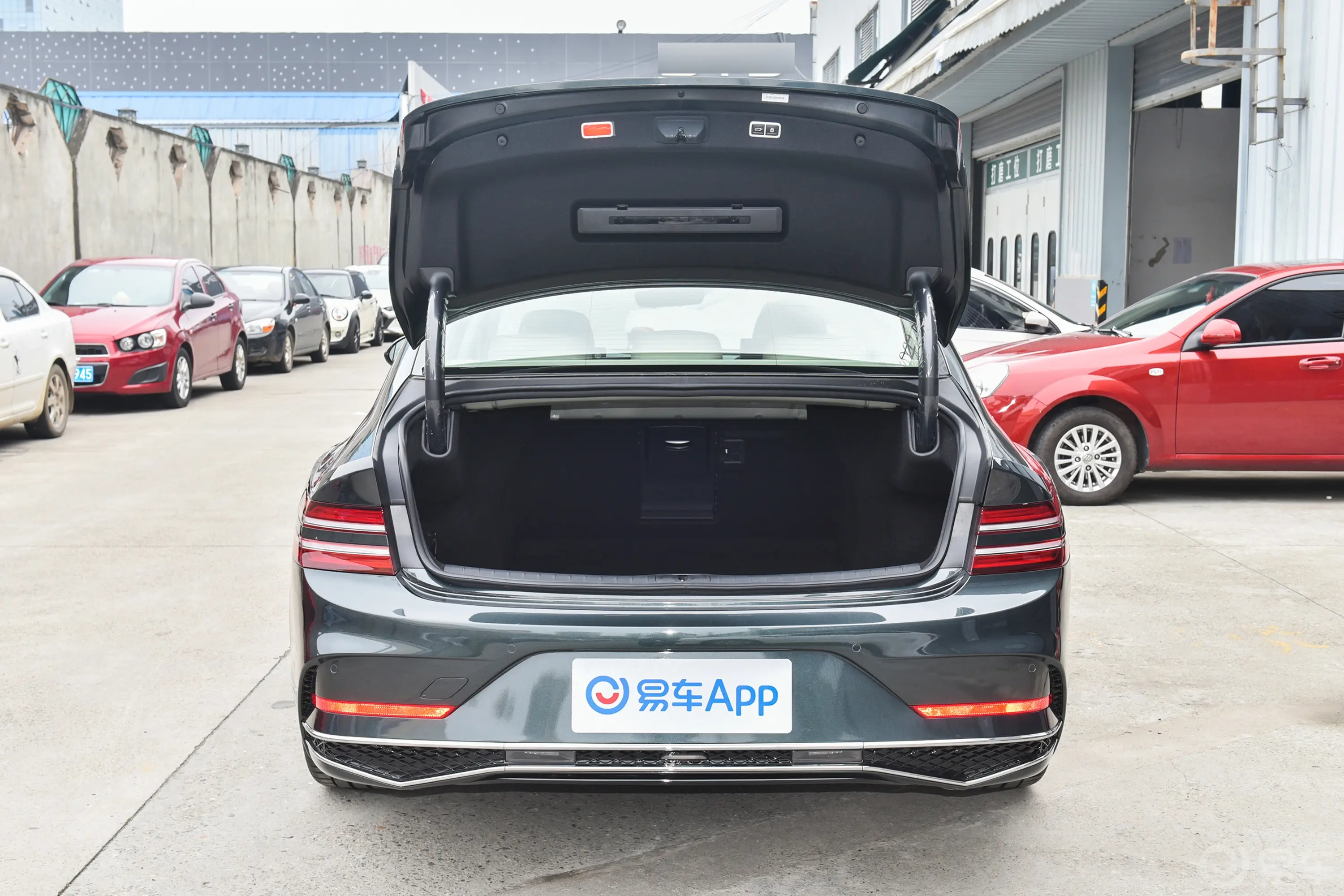 捷尼赛思G802.5T 两驱旗舰版后备厢