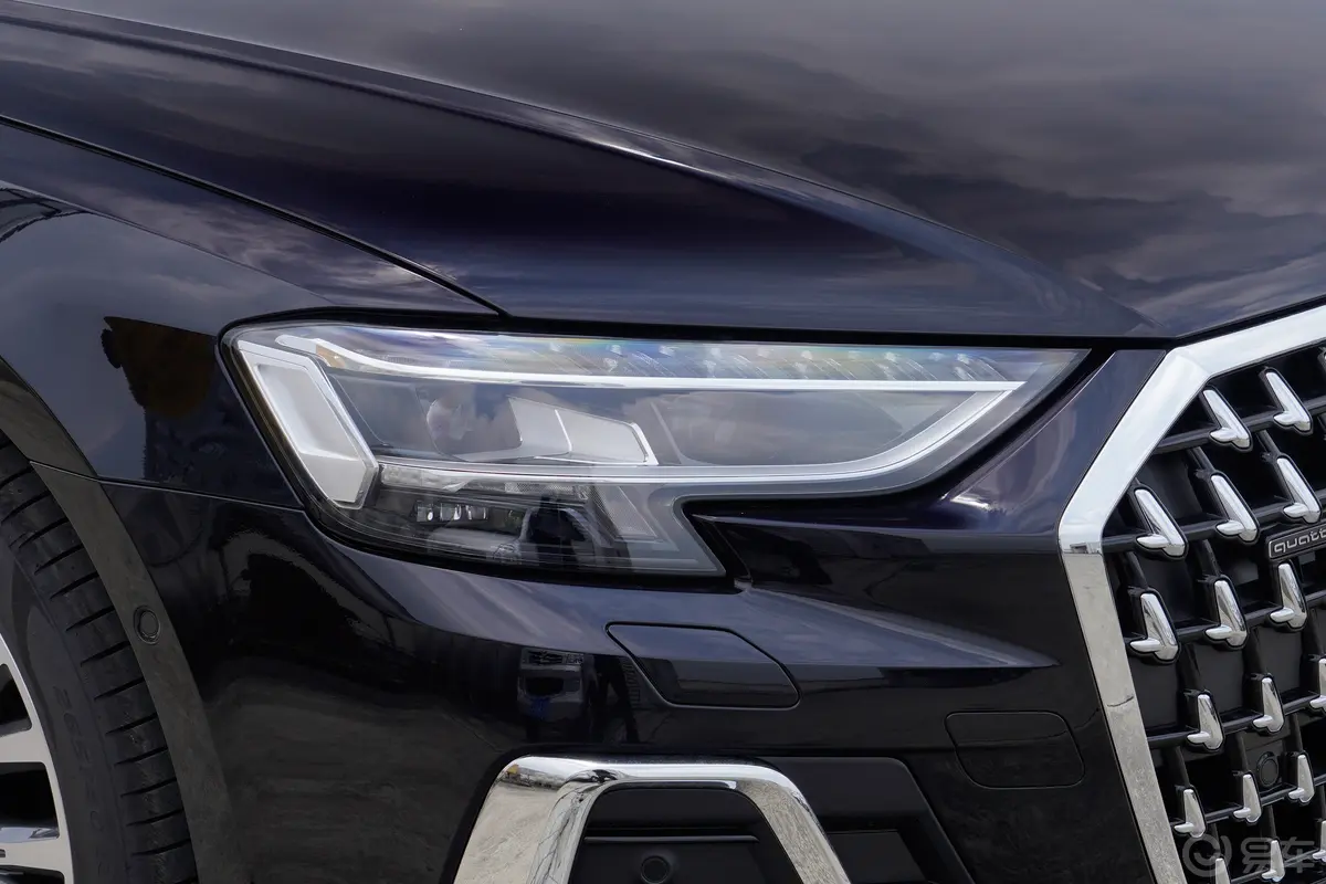 奥迪A8A8L 50 TFSI quattro 臻选型大灯侧45度俯拍