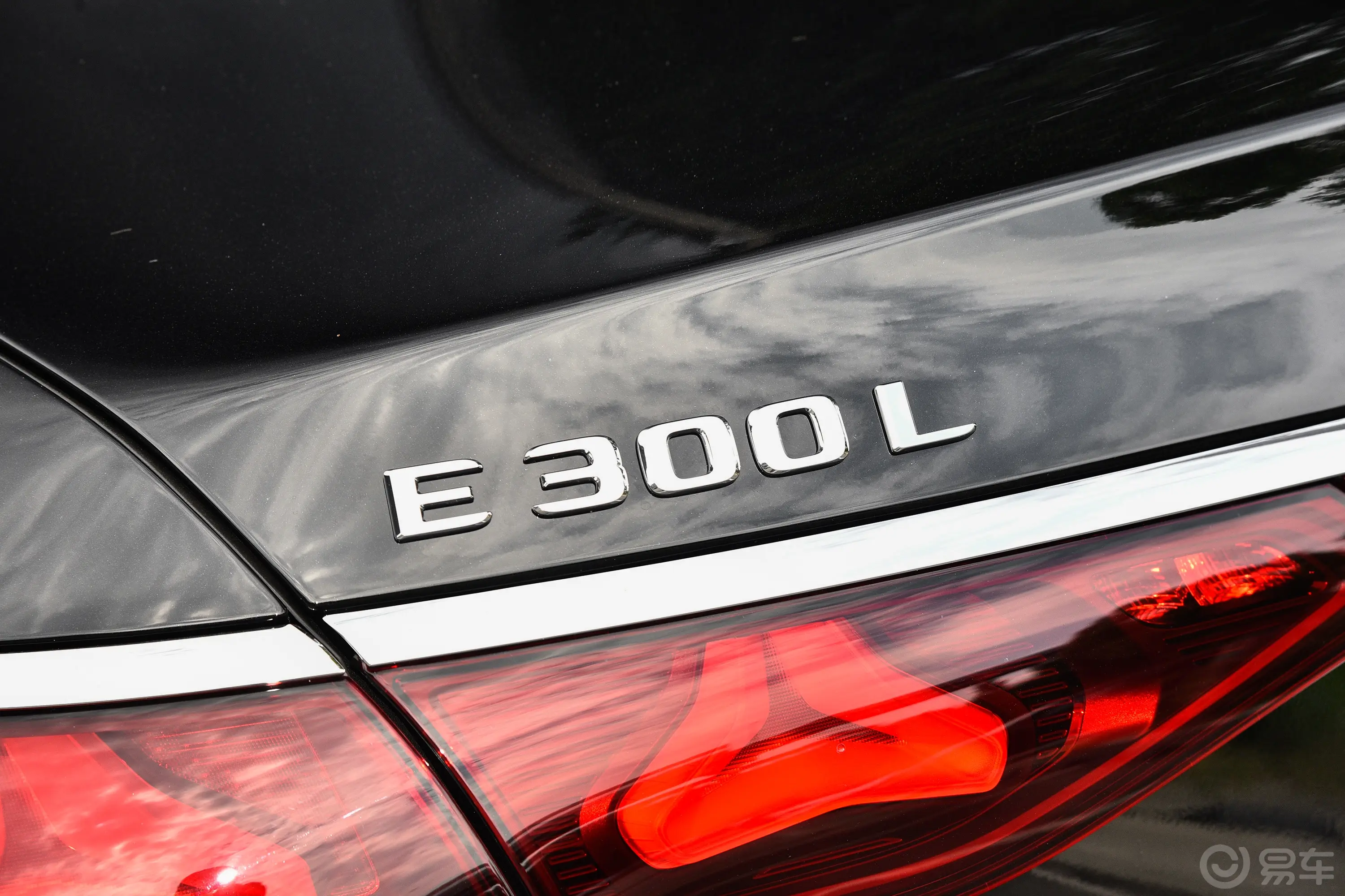 奔驰E级改款 E 300 L 运动时尚型外观细节