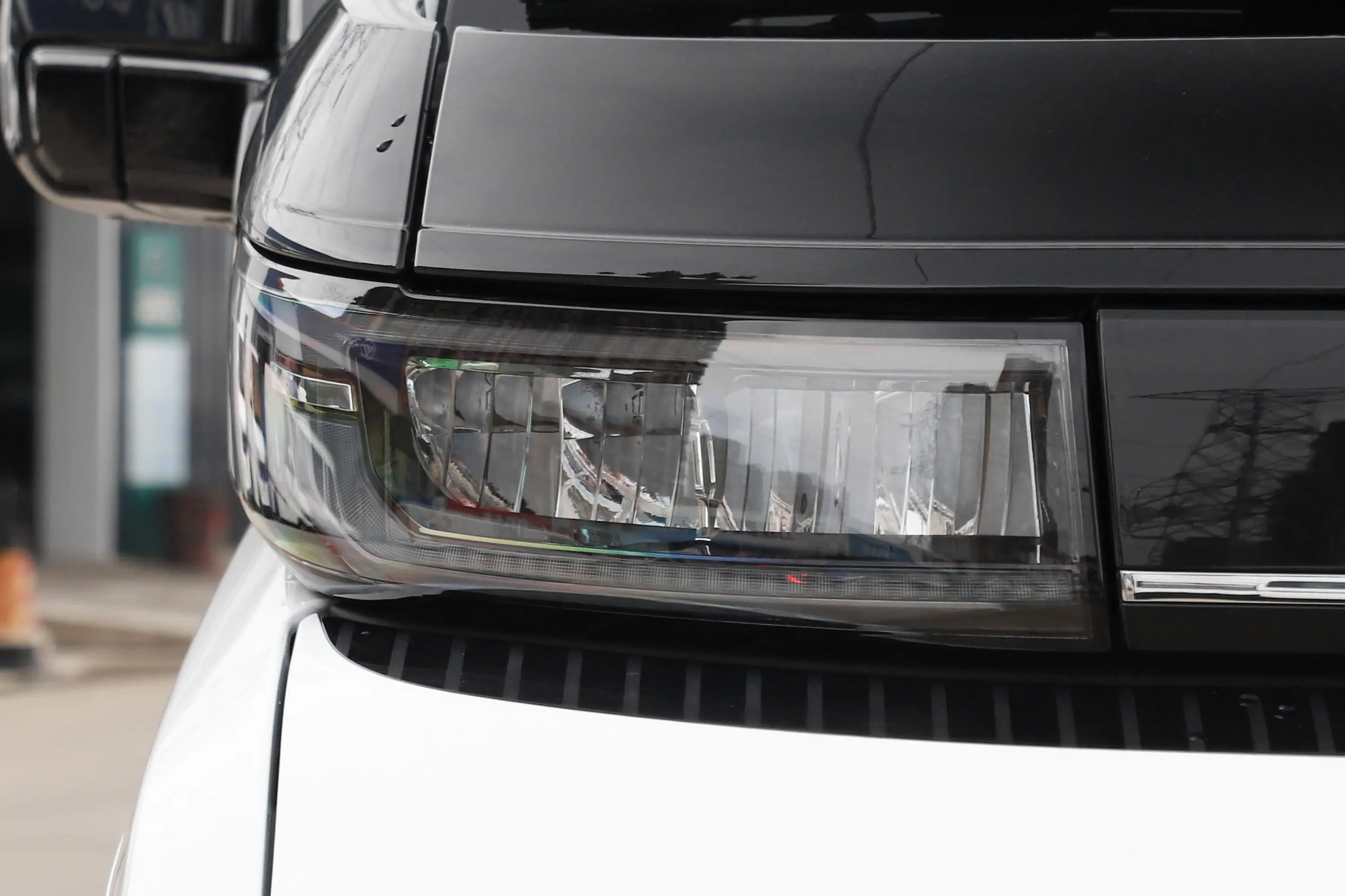 远程超级VAN中轴低顶创富版 66kWh 2/3座外观灯组