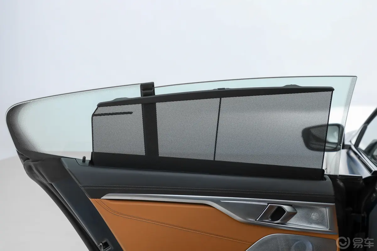 宝马8系四门轿跑车 840i xDrive M运动套装后排侧窗遮阳帘