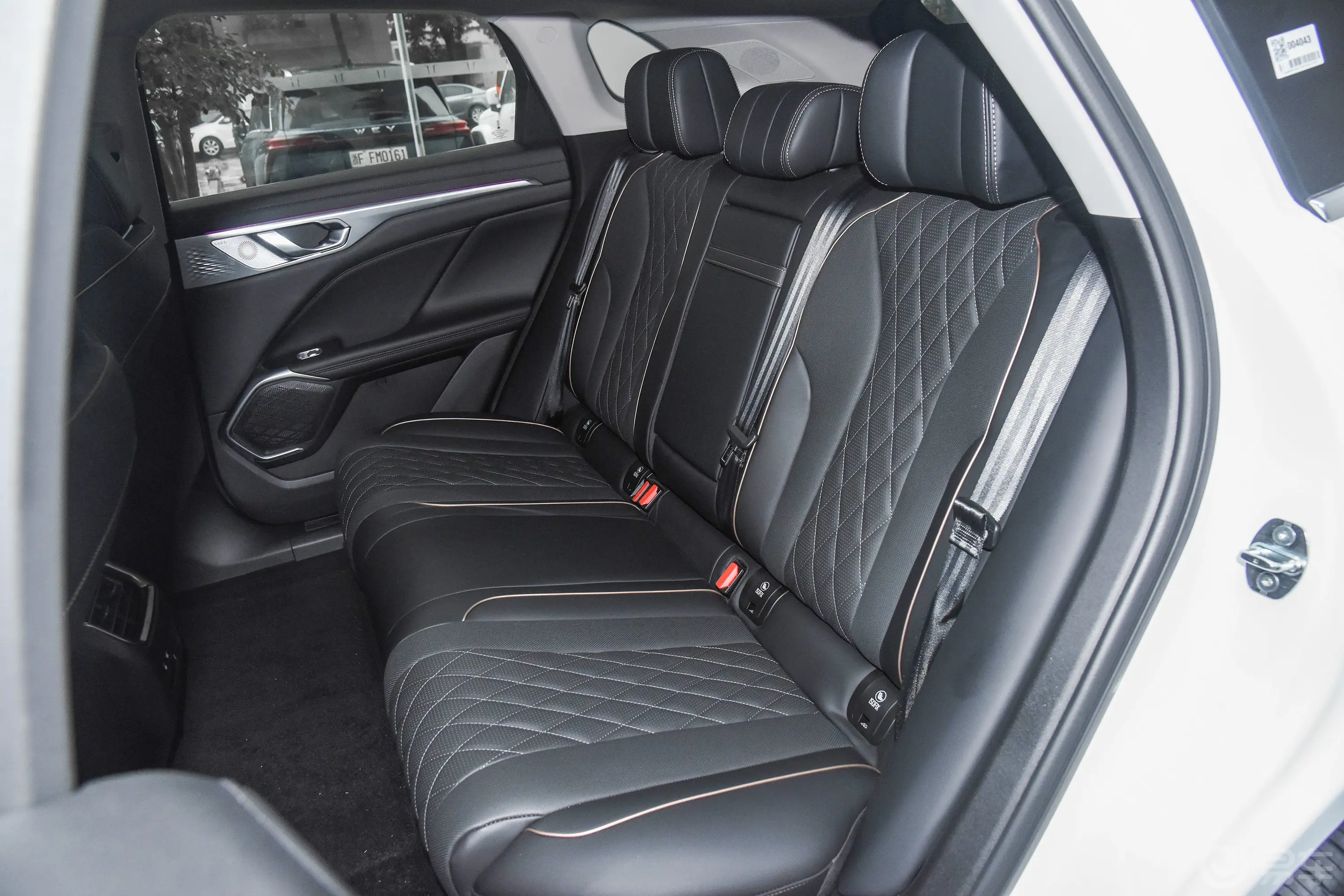 摩卡PHEV1.5T 215km 两驱长续航版后排座椅