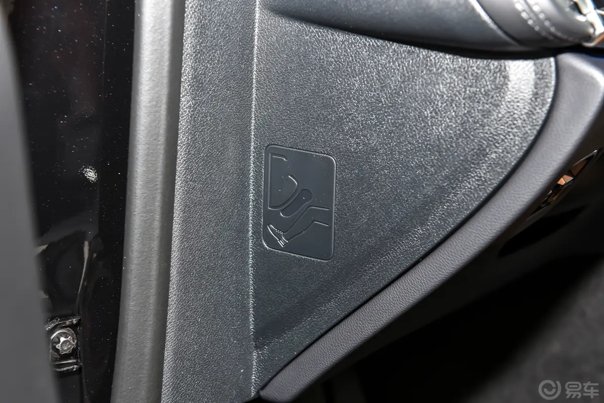奔驰E级改款 E 260 L 4MATIC中控