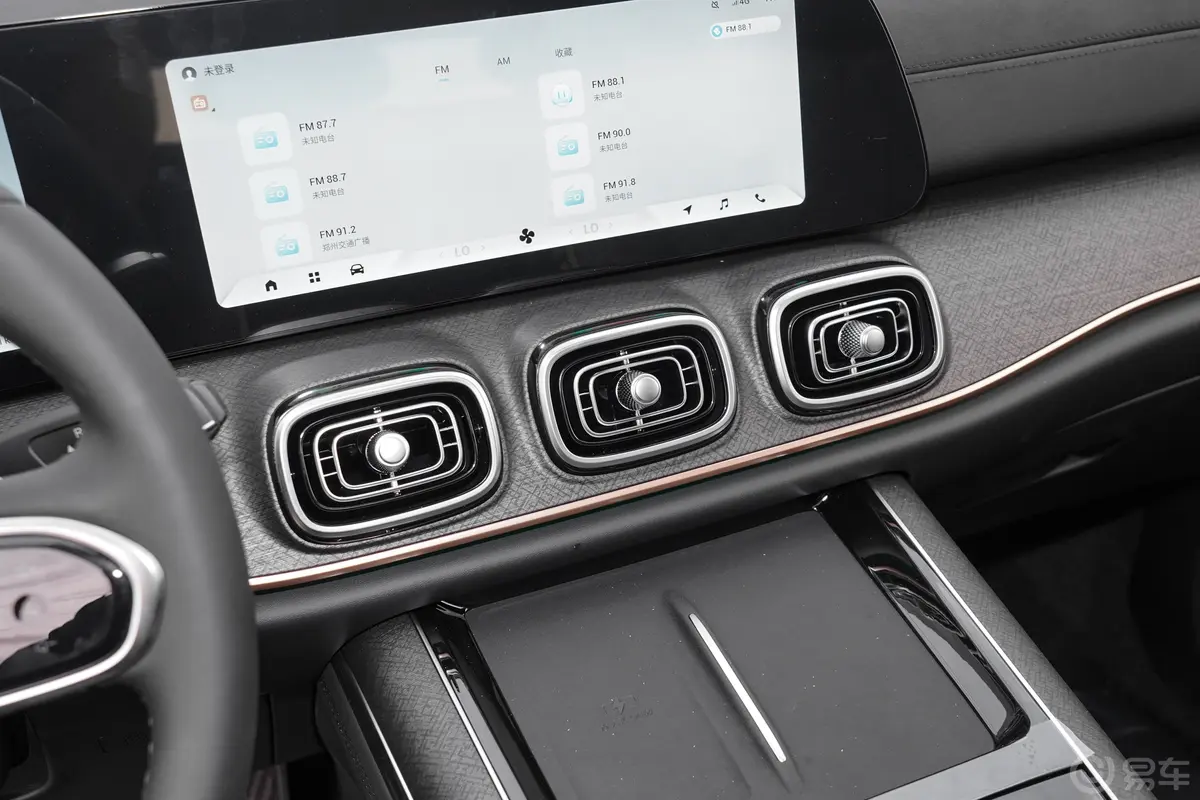 瑞虎92.0T 双离合两驱豪华版 7座中控