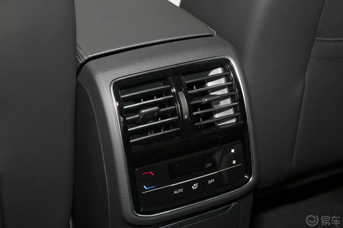 迈腾众享版 330TSI 豪华型后排功能