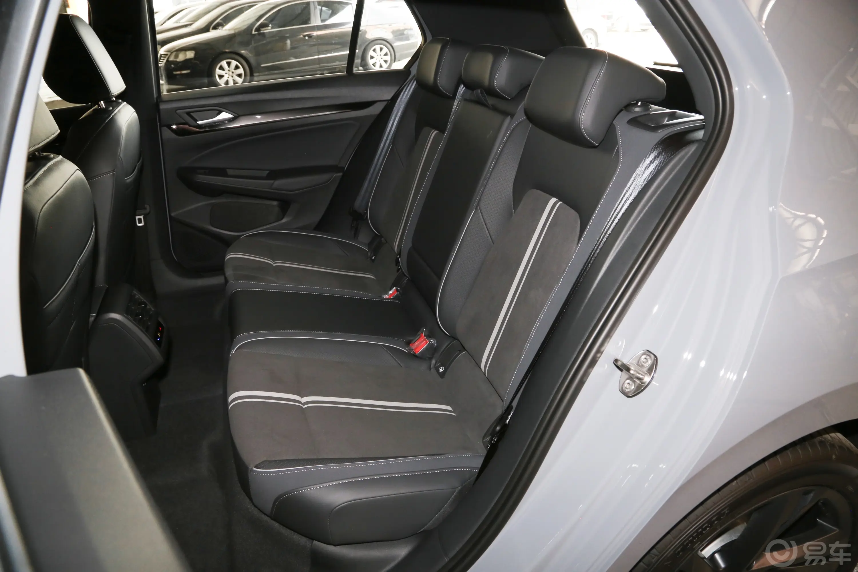 高尔夫280TSI R-Line 50年传奇版后排座椅