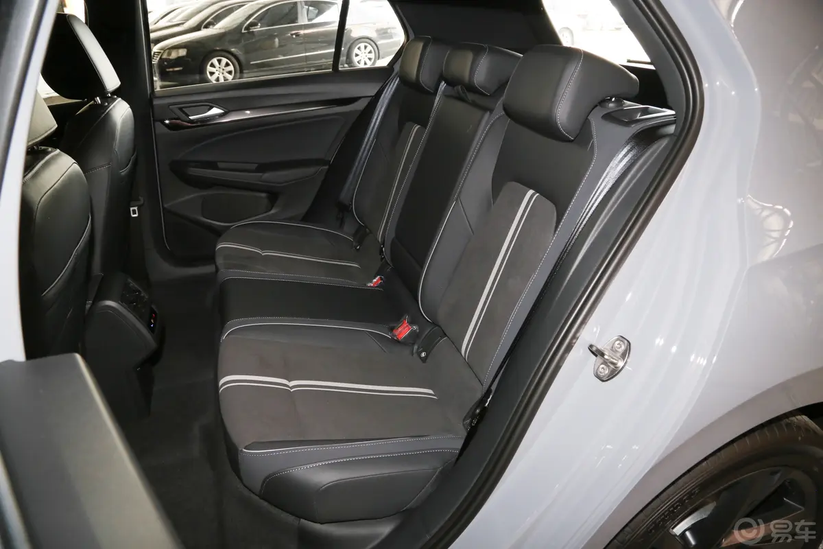 高尔夫280TSI R-Line 50年传奇版后排座椅