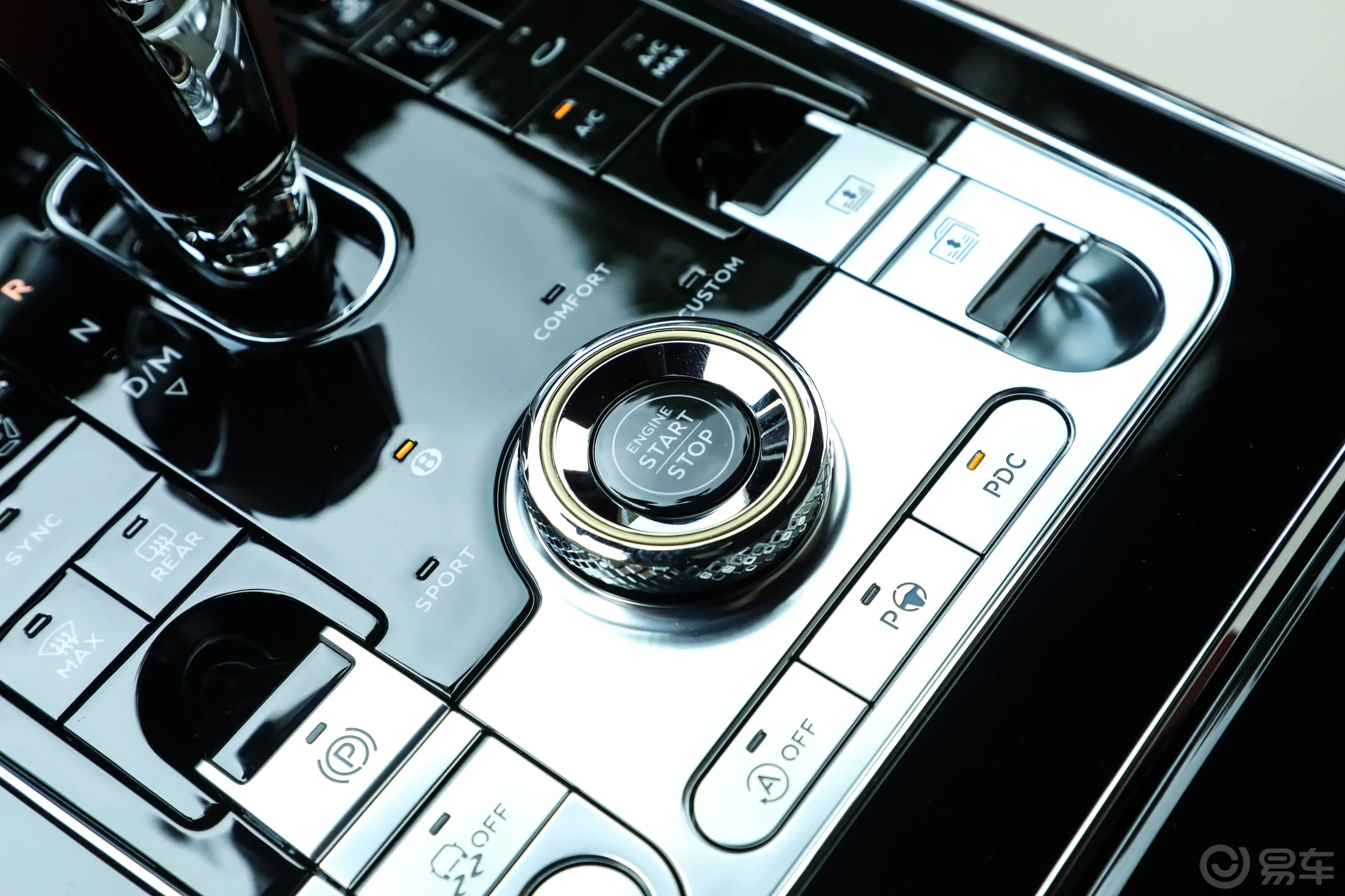 飞驰4.0T V8 Mulliner钥匙孔或一键启动按键