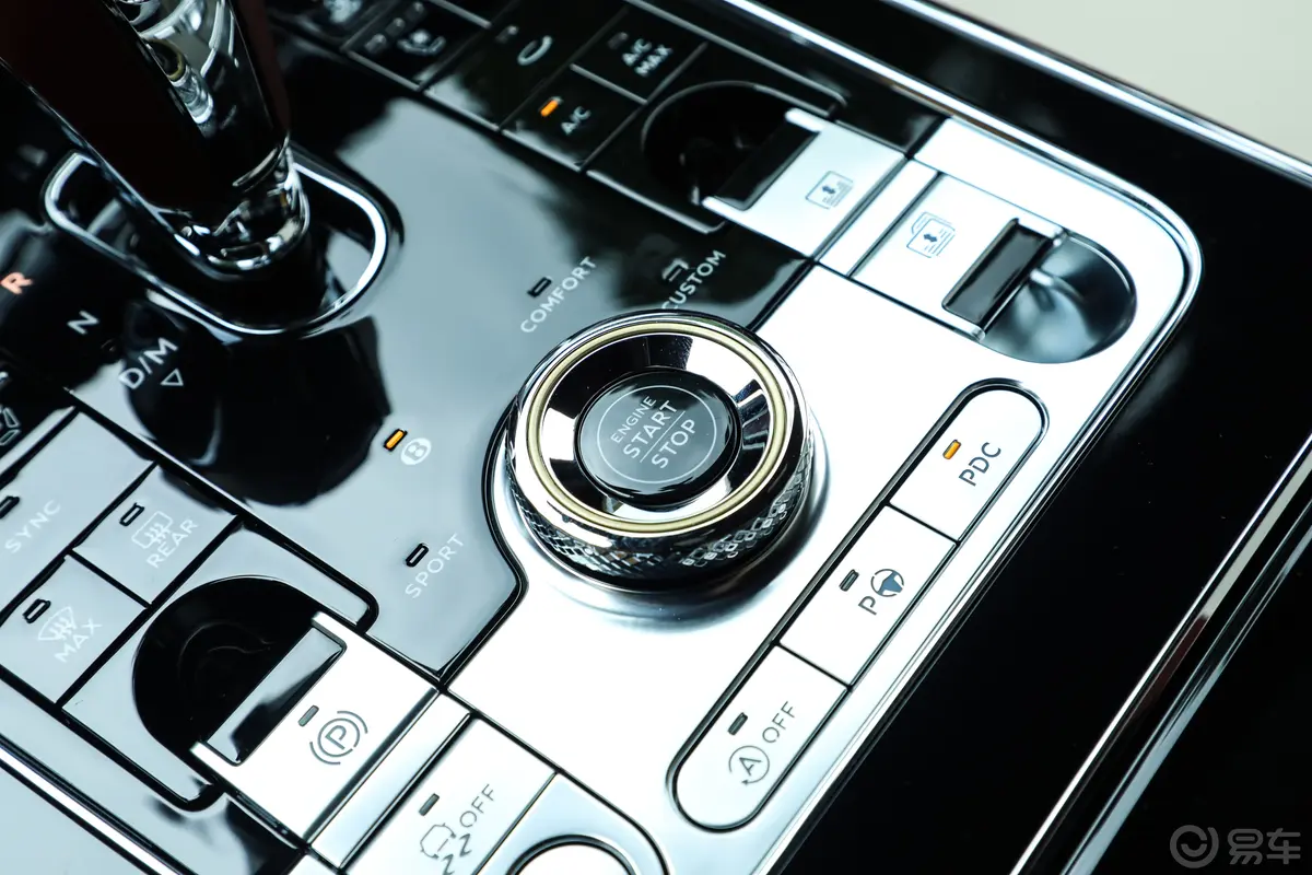 飞驰4.0T V8 Mulliner钥匙孔或一键启动按键