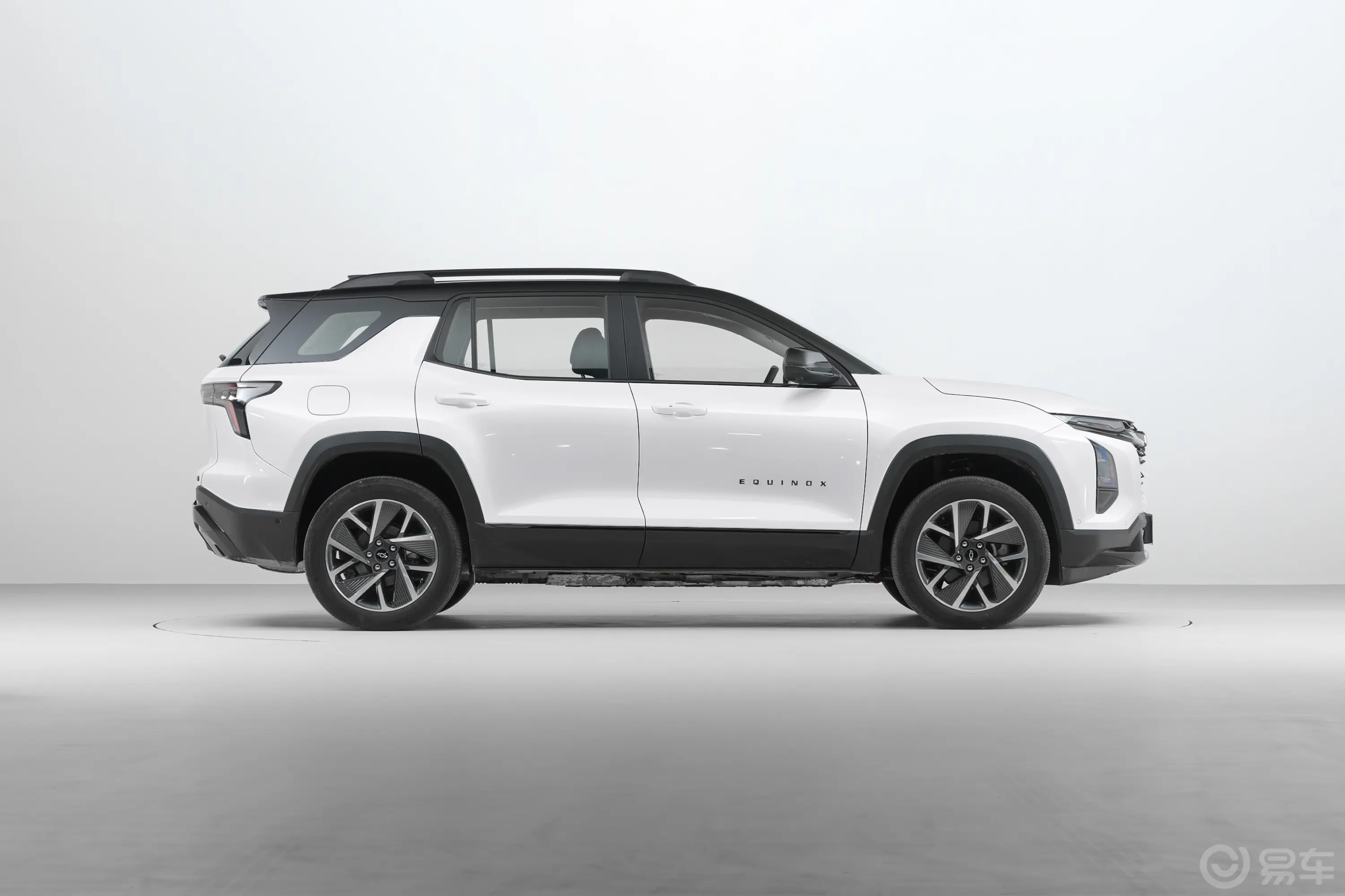 探界者PLUS1.5T 102km RS 至臻版正侧车头向右水平