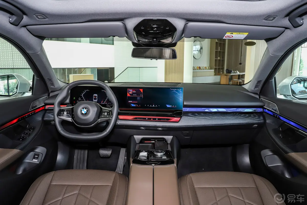 宝马5系530Li xDrive 豪华套装内饰全景正拍