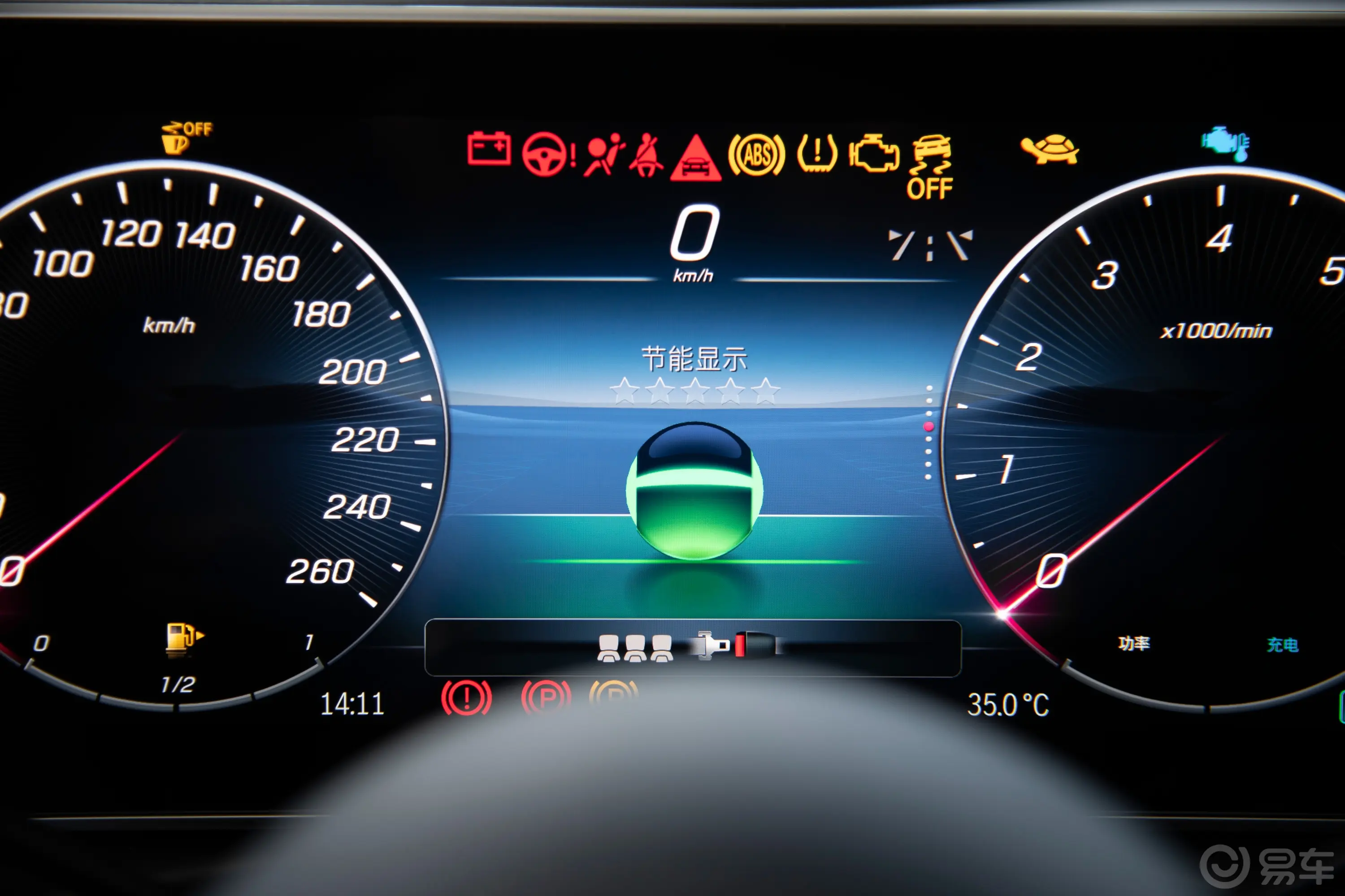 奔驰C级改款三 C 260 L 4MATIC 运动版主驾驶位