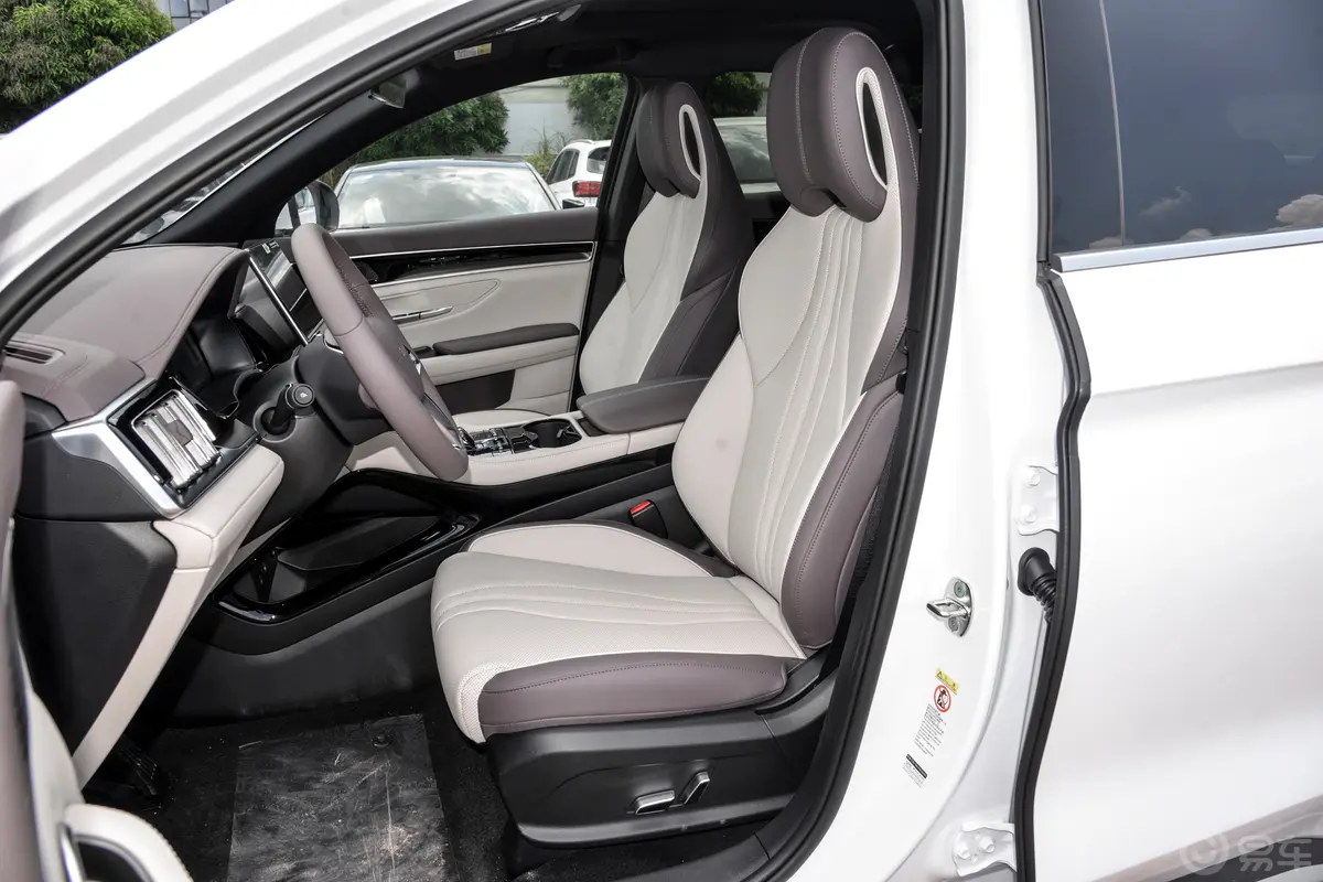 宋PLUS新能源EV 520km 尊贵型驾驶员座椅