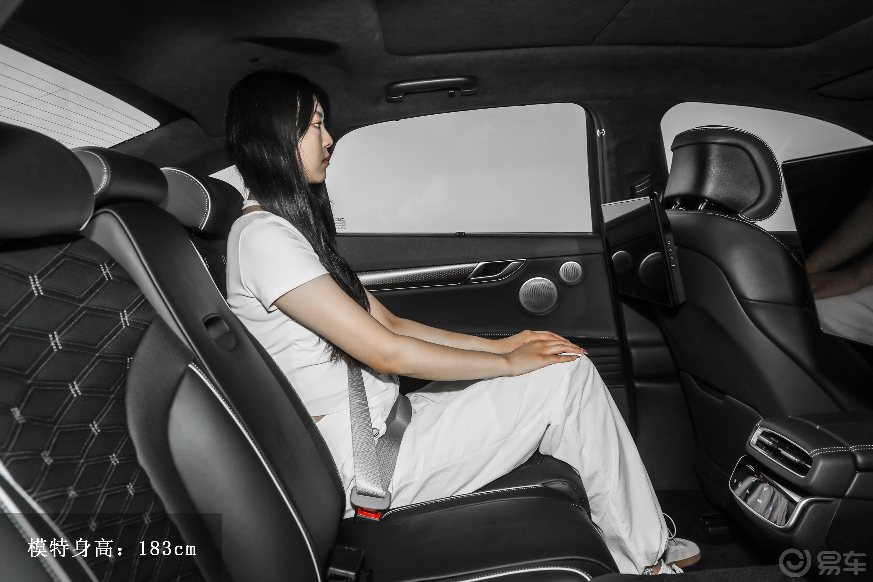 捷尼赛思G802.5T 四驱旗舰版后排空间体验