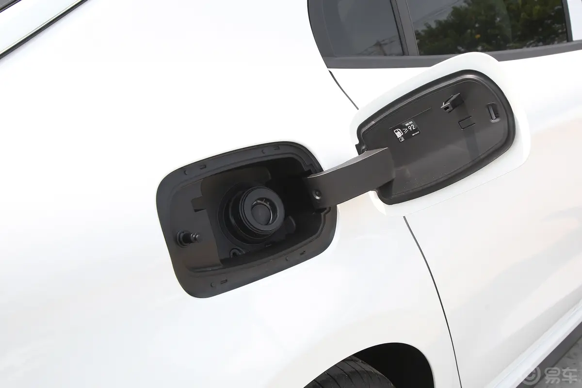 领克03冠军版 1.5T 双离合两驱Pro 5座加油口