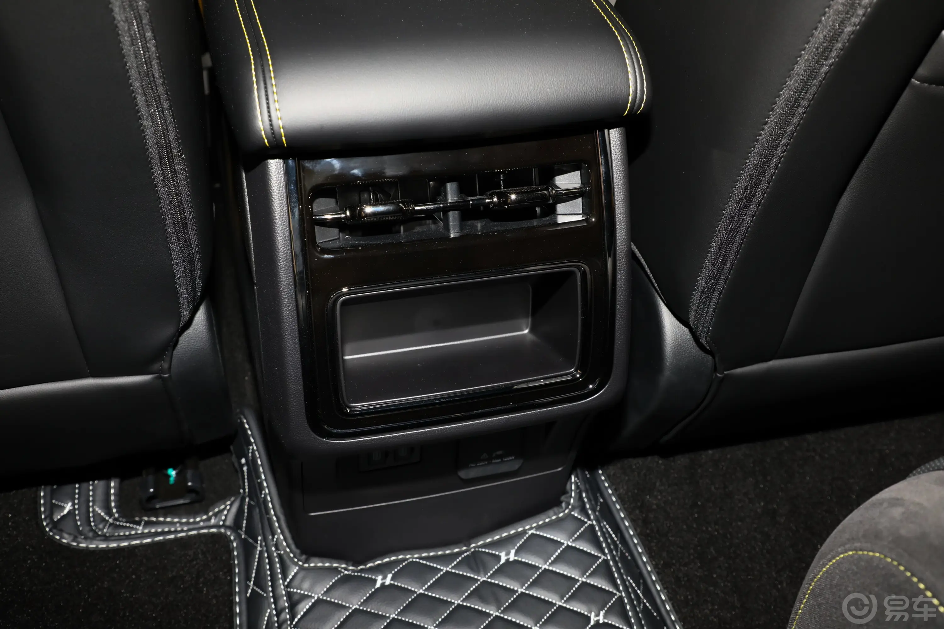 山海炮2.4T 穿越版 柴油后排