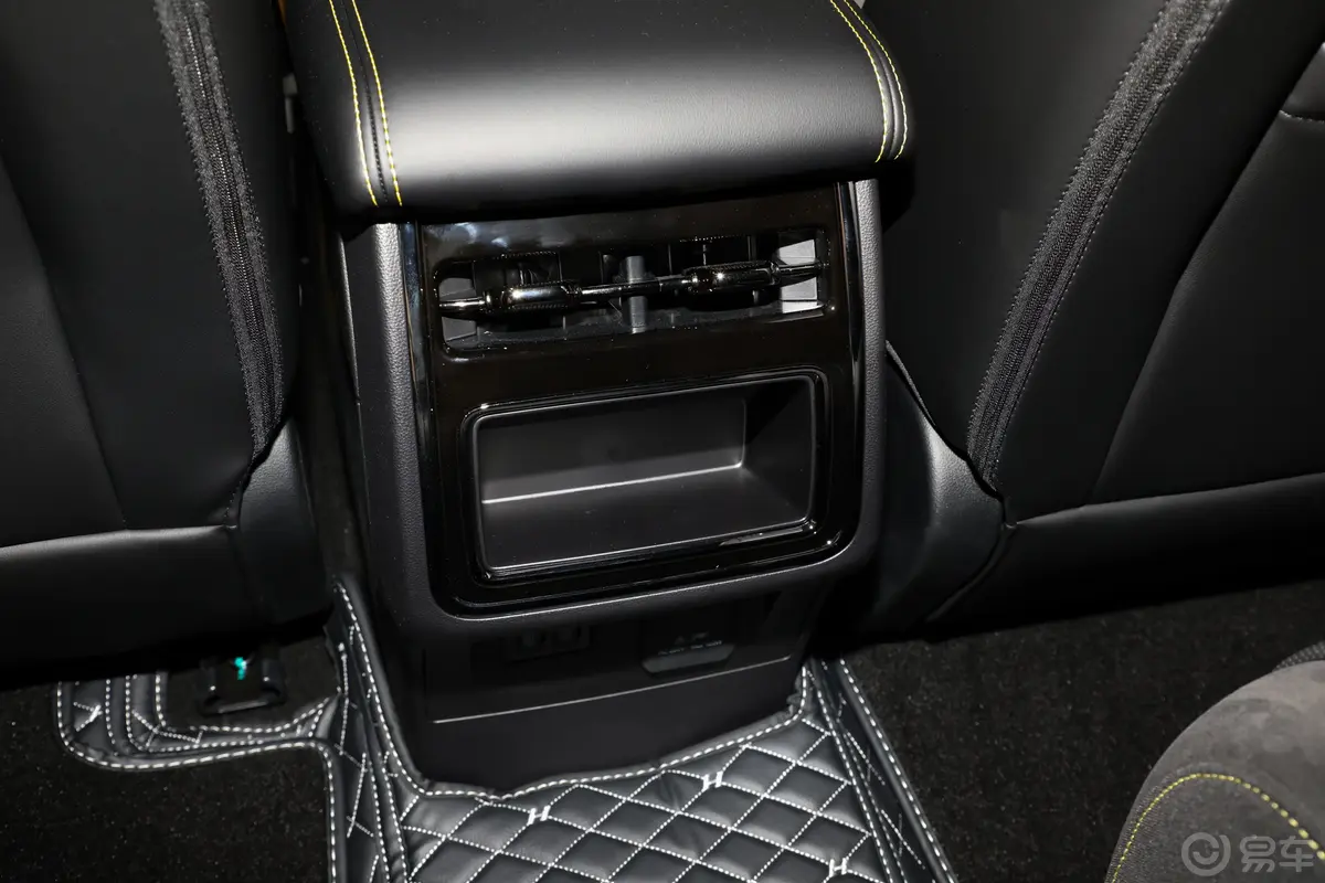 山海炮2.4T 穿越版 柴油后排