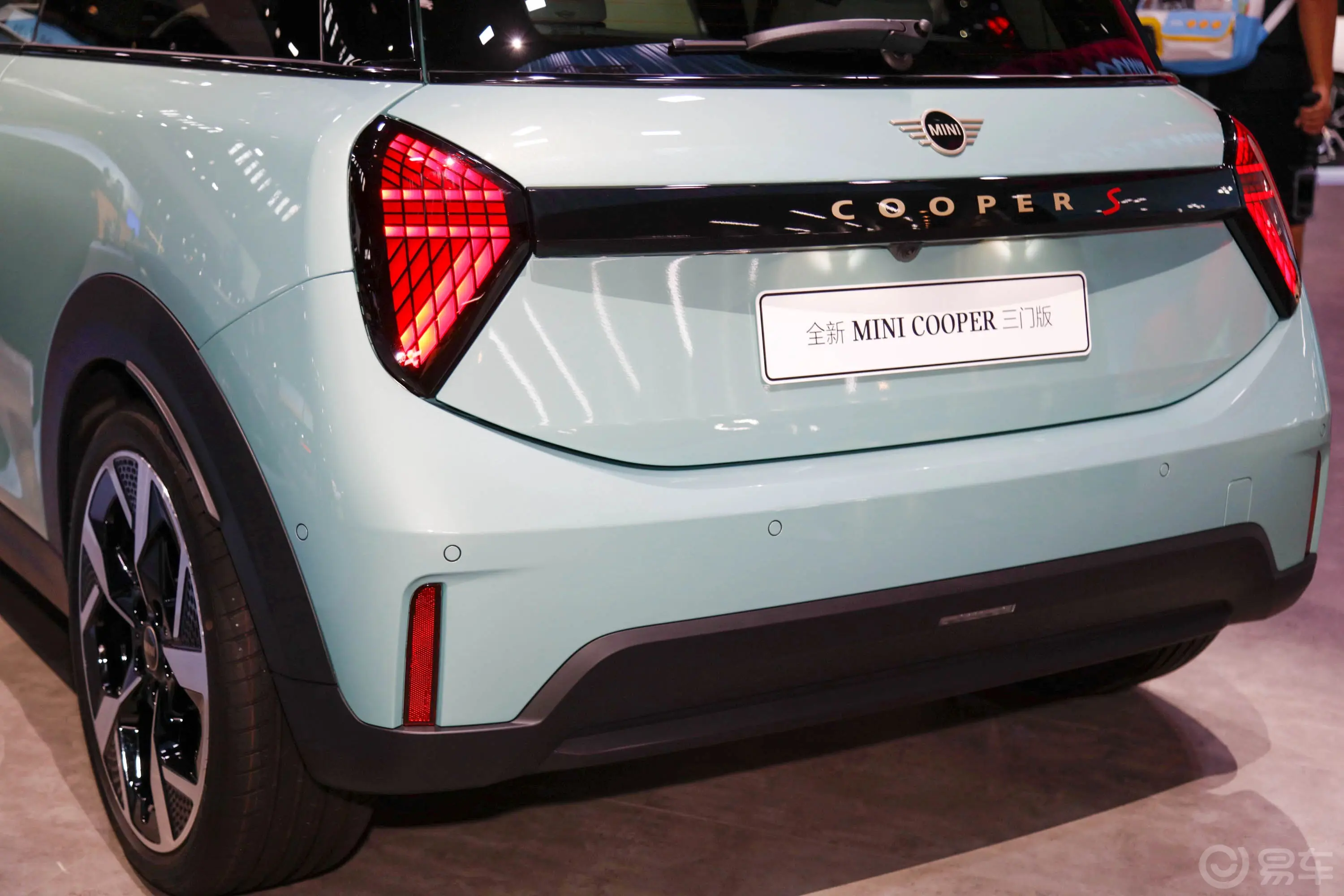 MINI2.0T COOPER S 艺术家 三门版外观