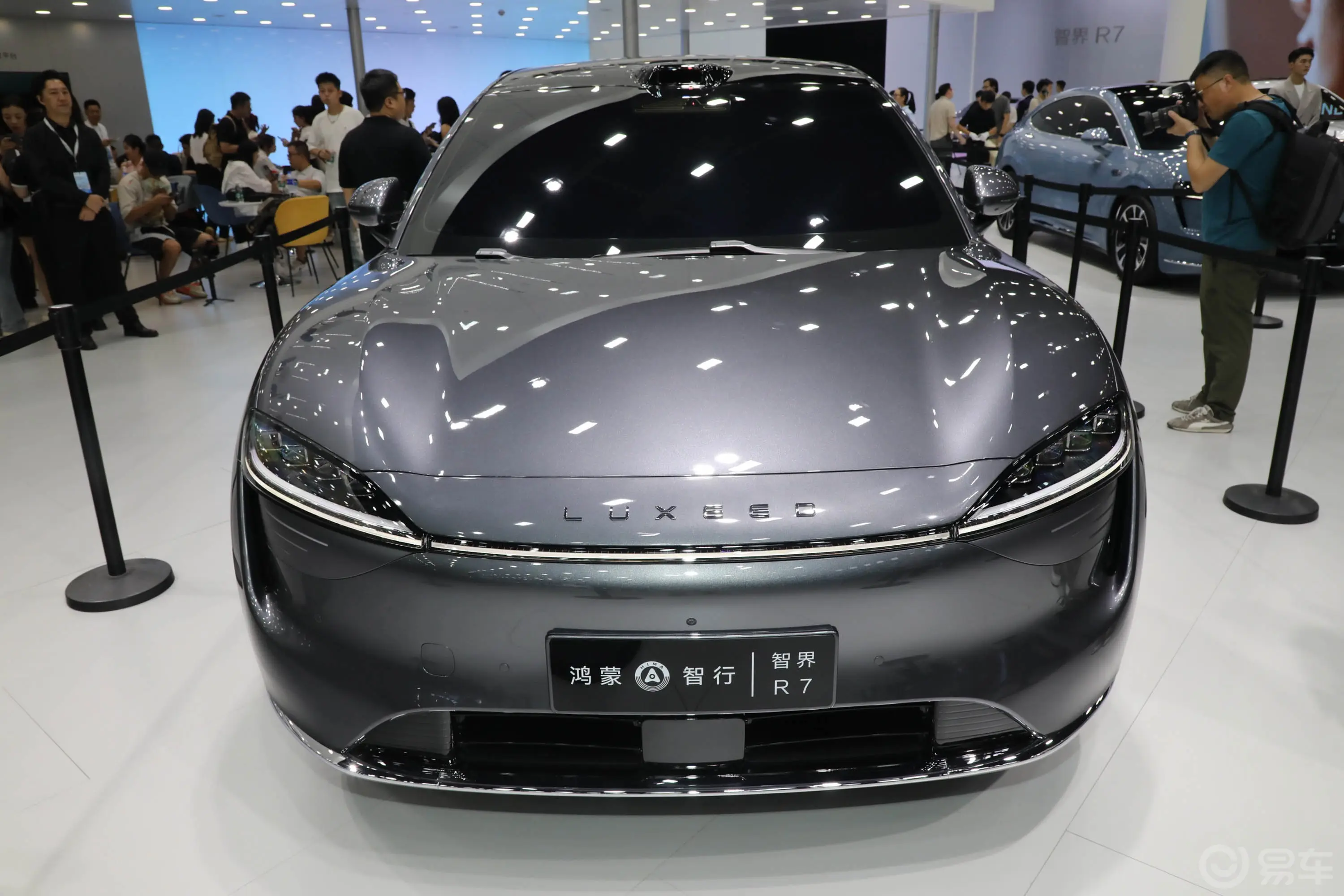 智界R7外观