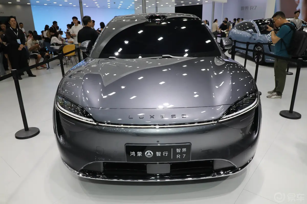 智界R7外观