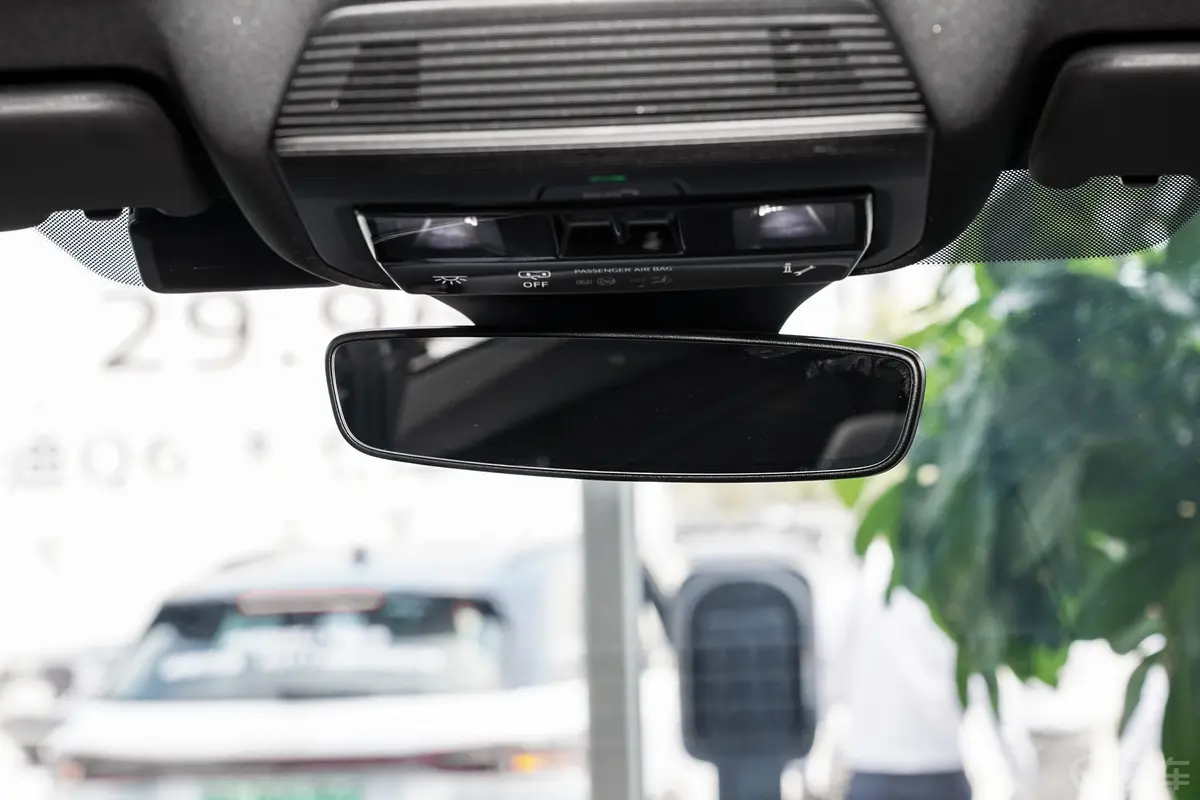 奥迪Q5 e-tron50 e-tron quattro 光耀型 机甲套装主驾驶位
