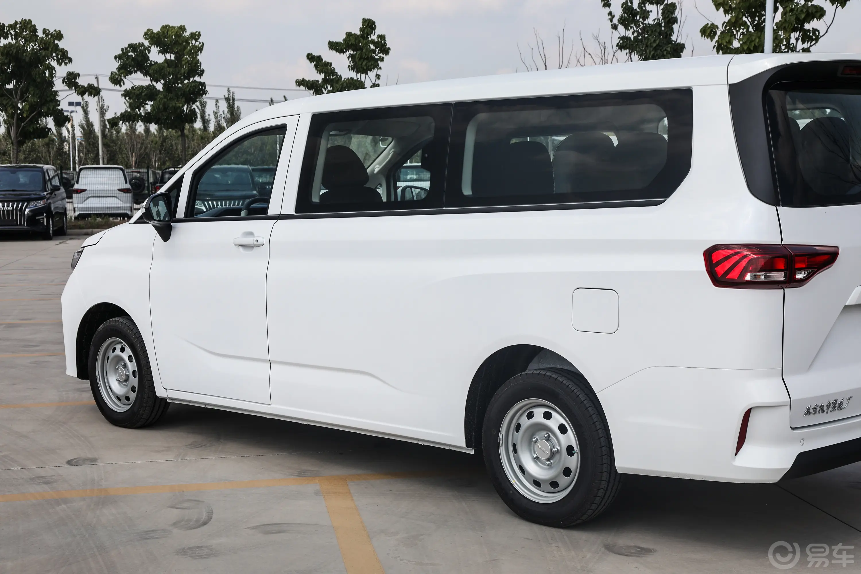 锐胜王牌M7新能源320km 豪华版 9座外观细节
