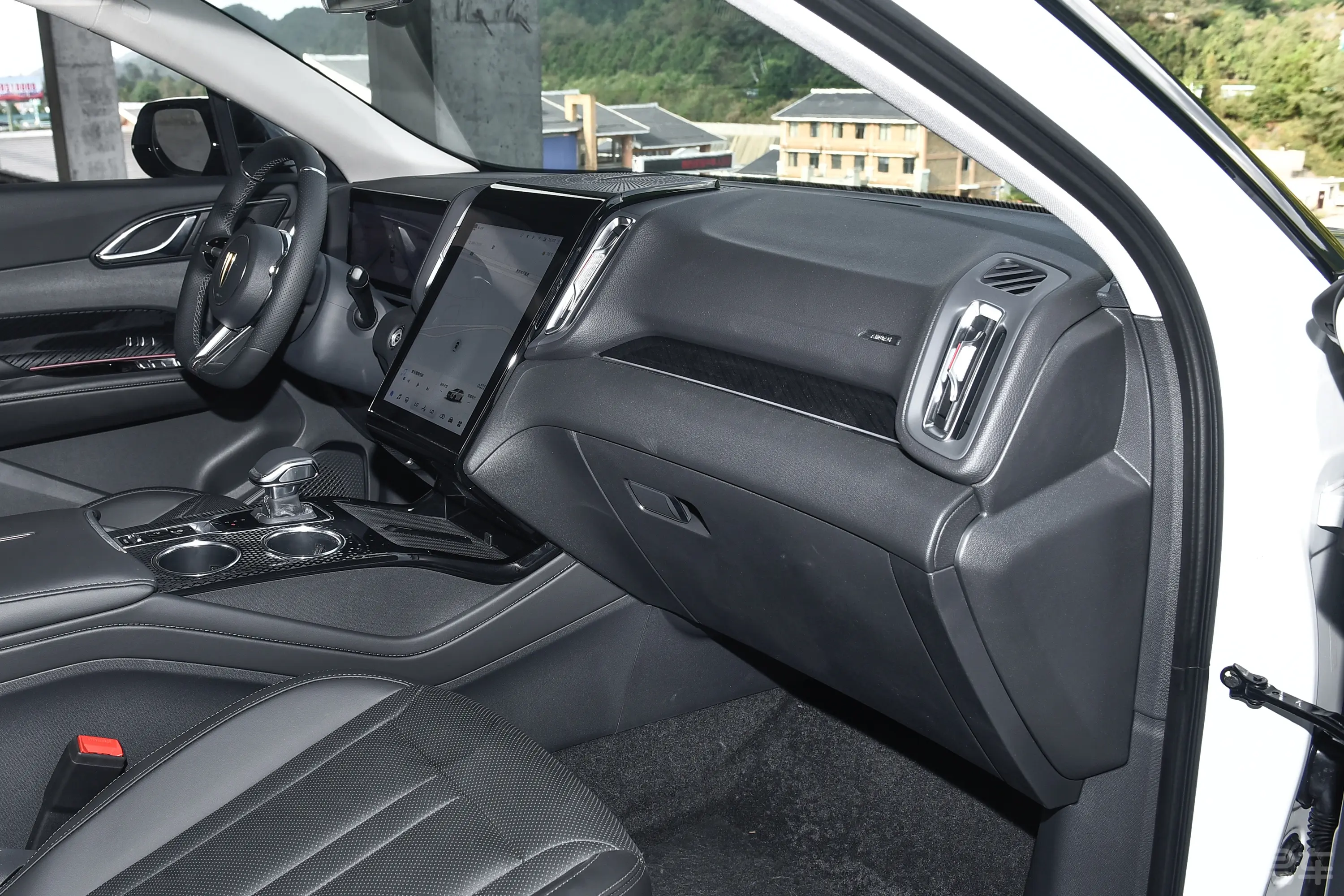 红旗HS3 PHEV1.5T 115km 劲为版内饰全景副驾方向