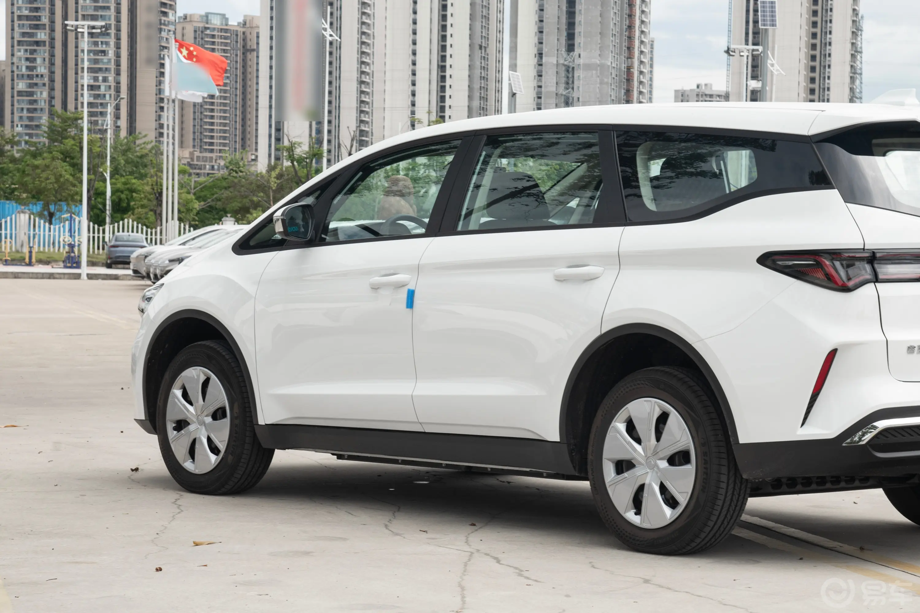 枫叶80v80V L 515km 68.08kWh 7座外观细节
