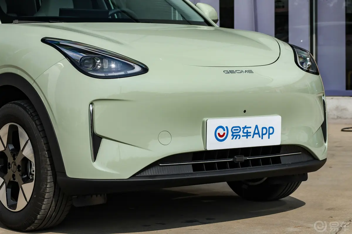 星愿UP 410km 探索版前格栅侧俯拍