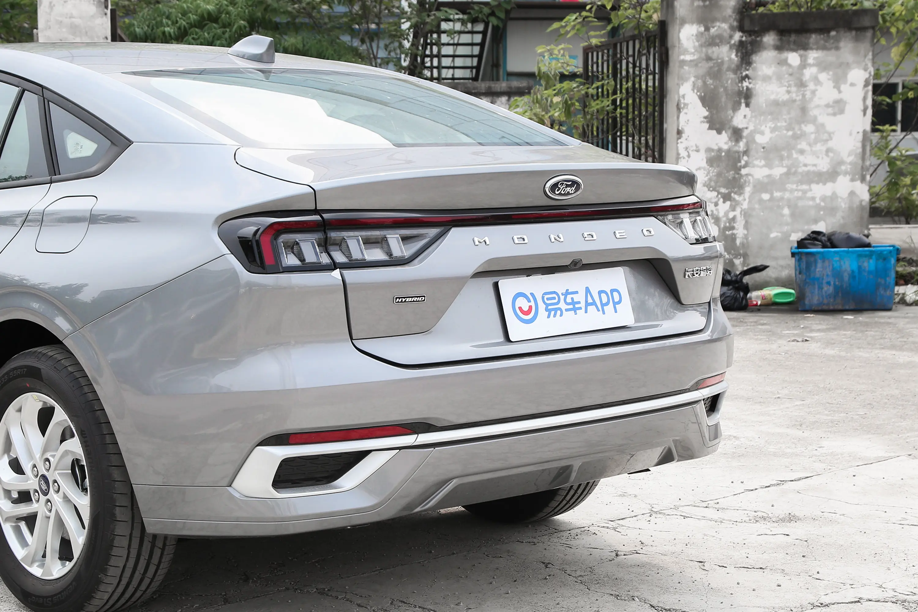 蒙迪欧E-混动 1.5T EcoBoost 舒雅型车尾特写