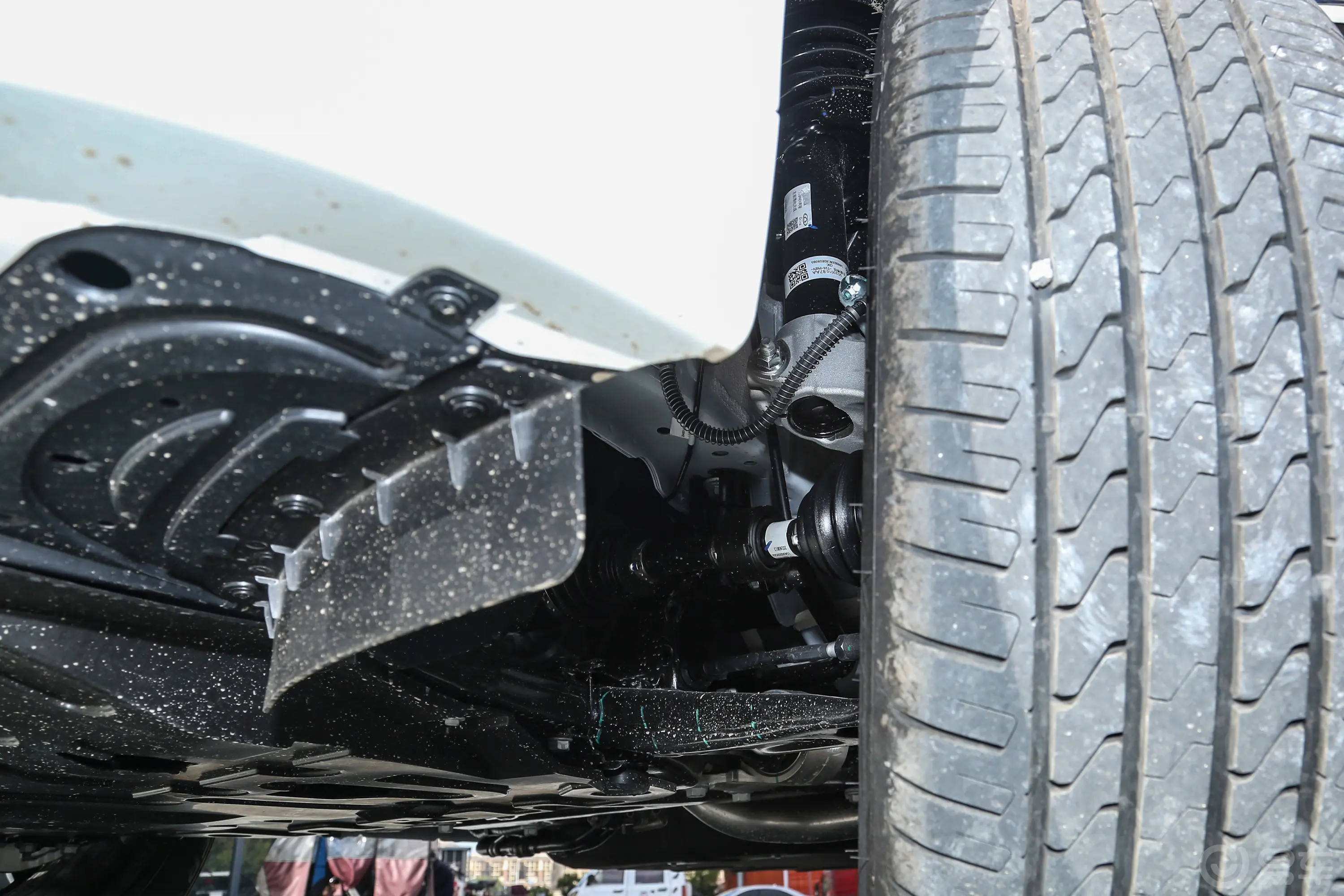 瑞虎9 C-DM1.5T 106km 悦享版 三元锂 5座左侧前悬架