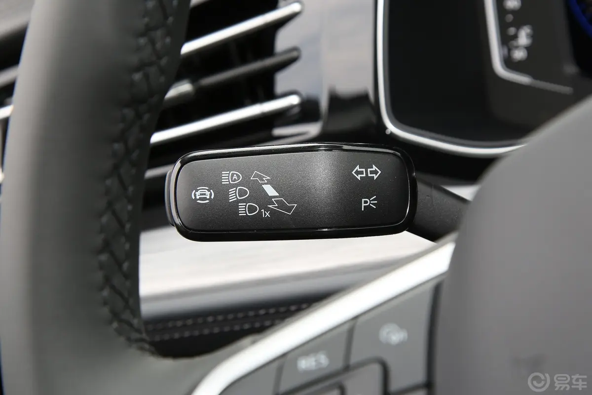 速腾300TSI 双离合卓越版主驾驶位