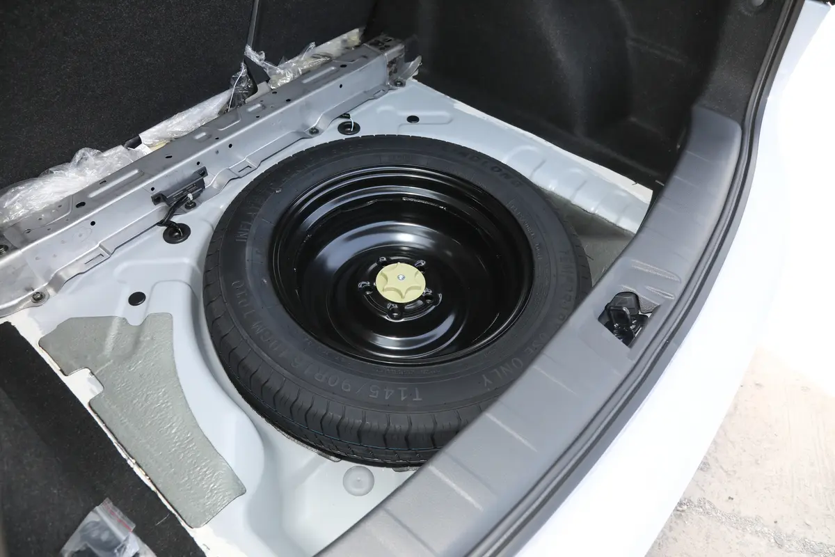 逍客荣誉版 2.0L XV+ 领先版备胎